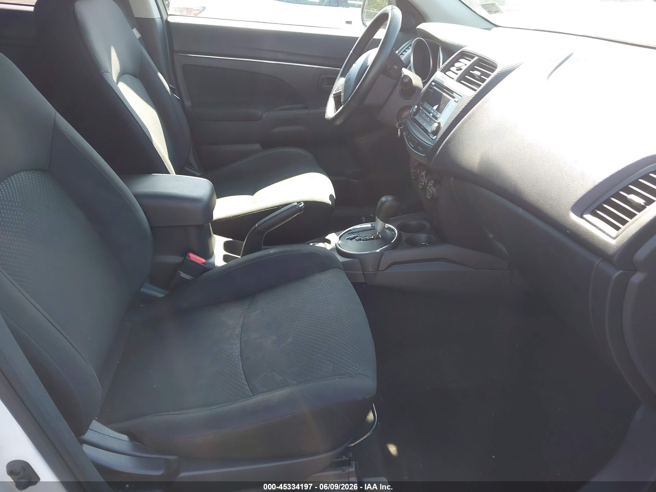 2015 Mitsubishi Outlander Sport Es Белый vin: 4A4AR3AW9FE053072