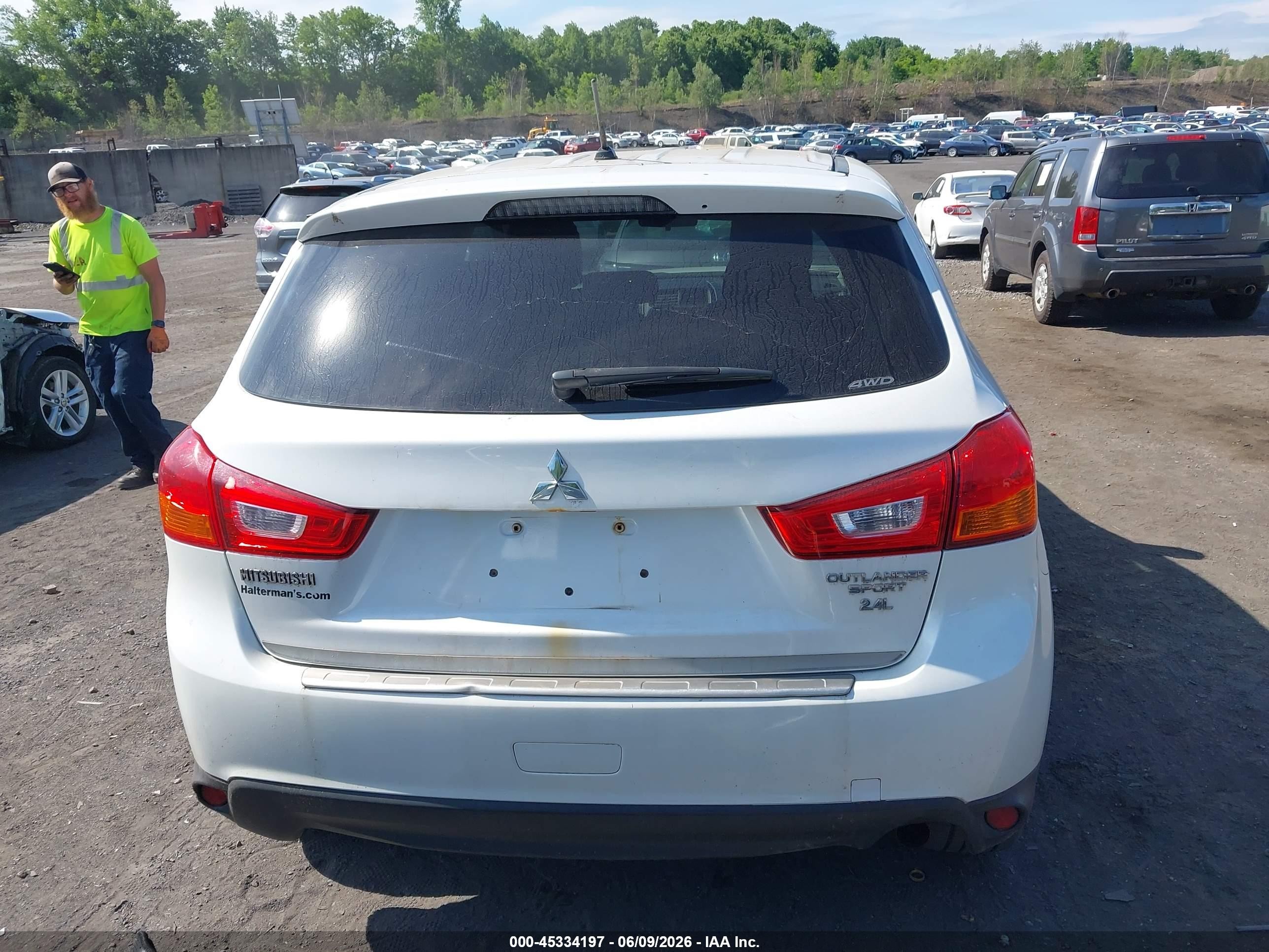 2015 Mitsubishi Outlander Sport Es Белый vin: 4A4AR3AW9FE053072