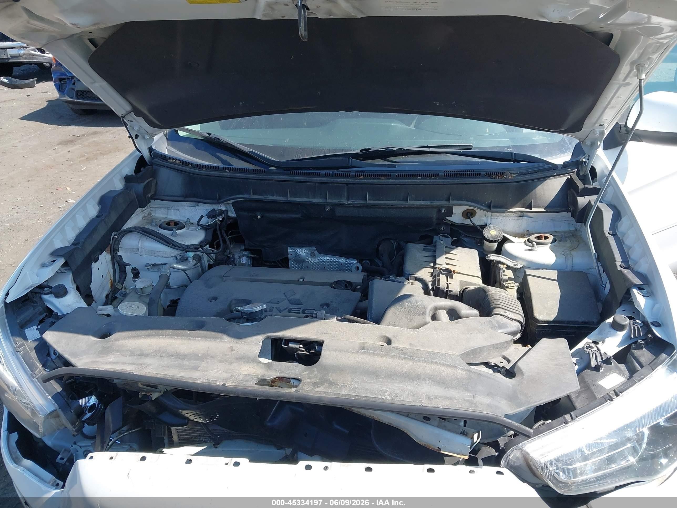 2015 Mitsubishi Outlander Sport Es Белый vin: 4A4AR3AW9FE053072