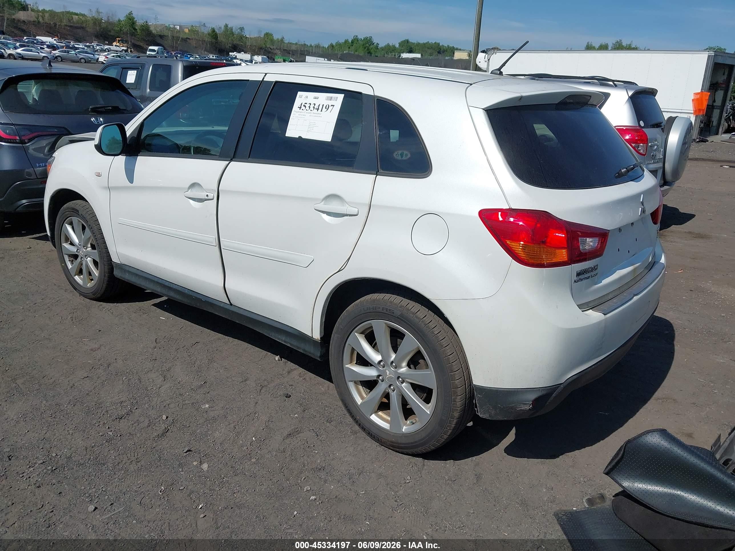 2015 Mitsubishi Outlander Sport Es Белый vin: 4A4AR3AW9FE053072