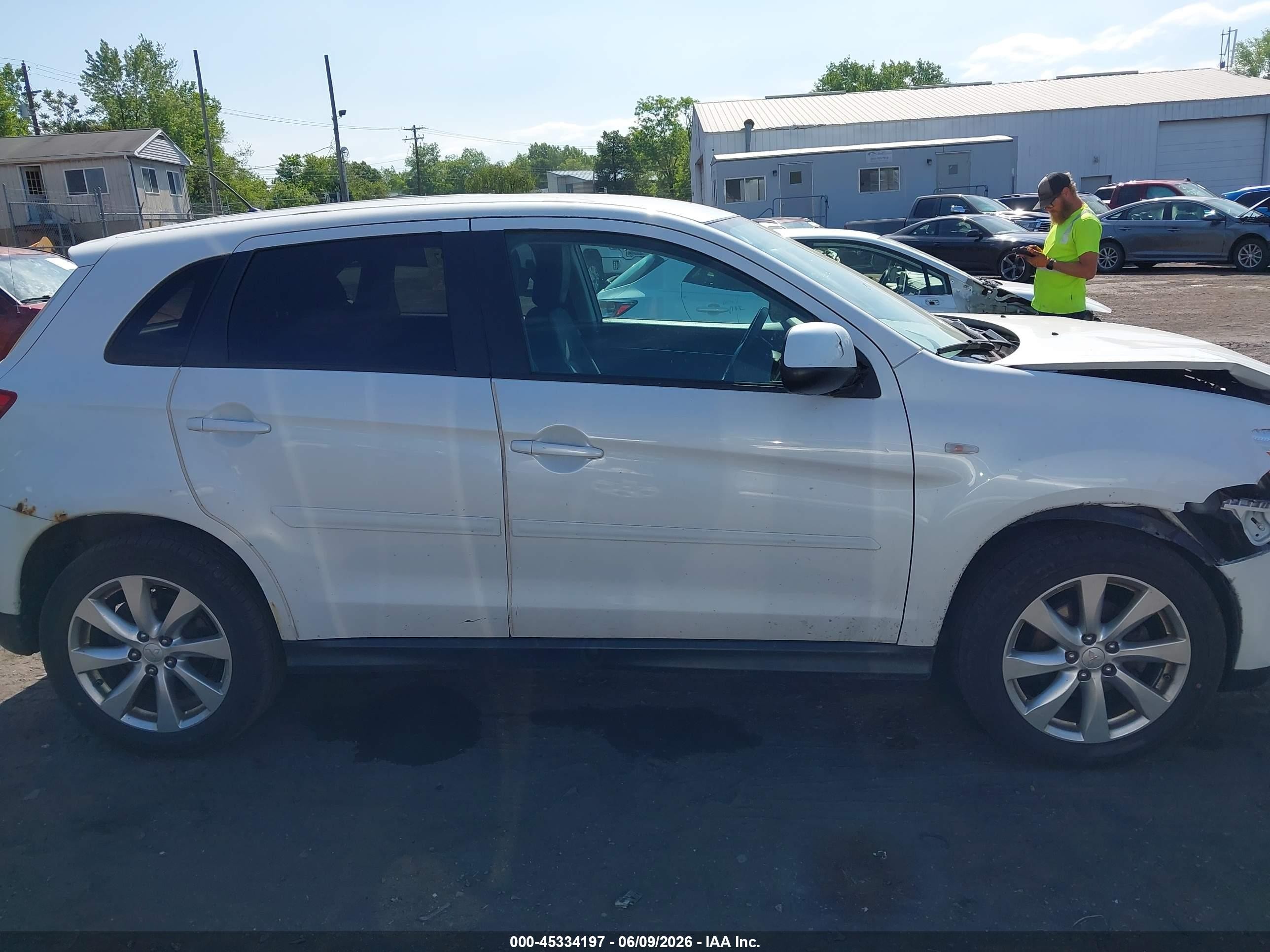 2015 Mitsubishi Outlander Sport Es Белый vin: 4A4AR3AW9FE053072