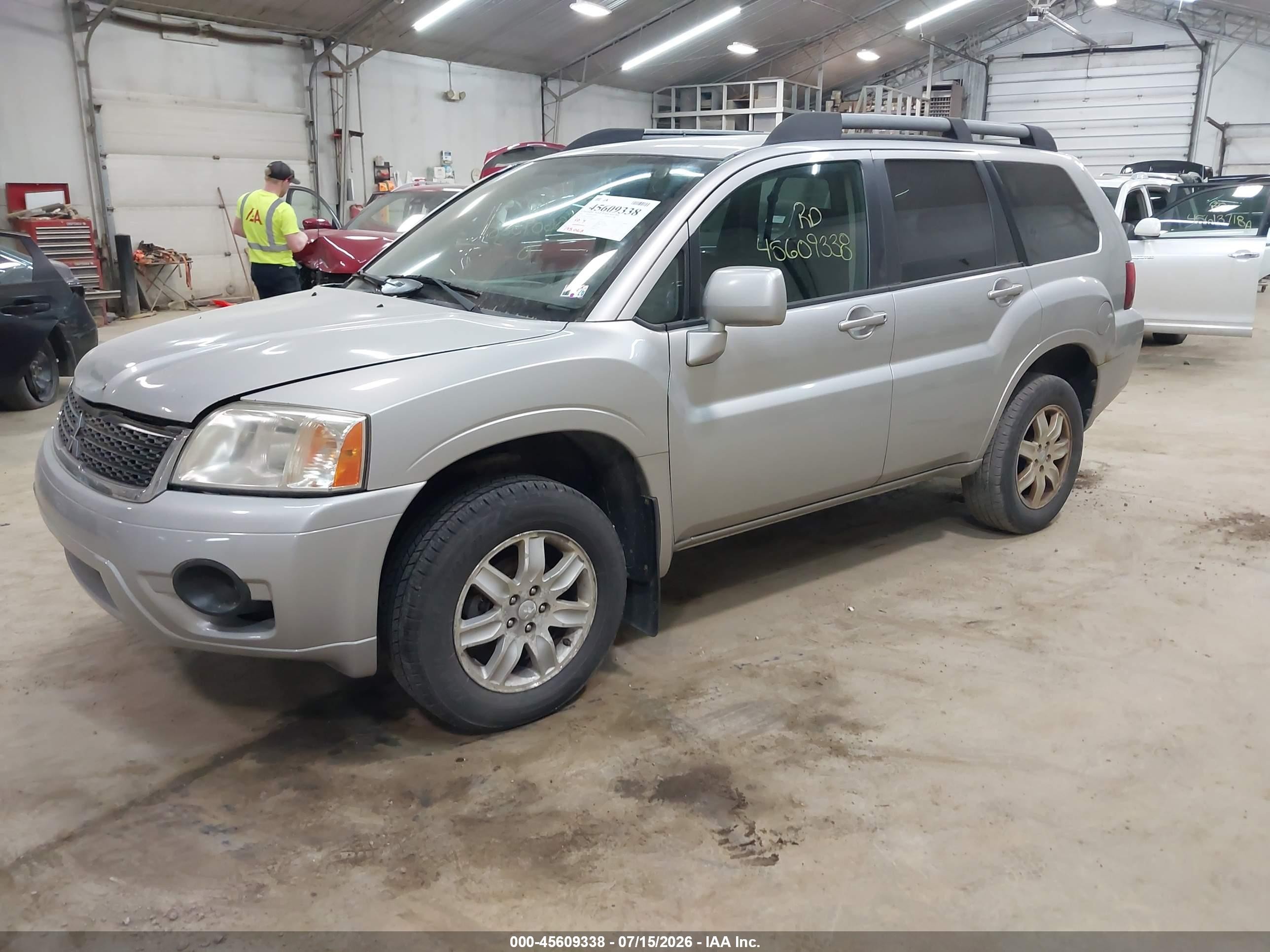 2010 Mitsubishi Endeavor Ls Silver vin: 4A4JM2AS2AE013866