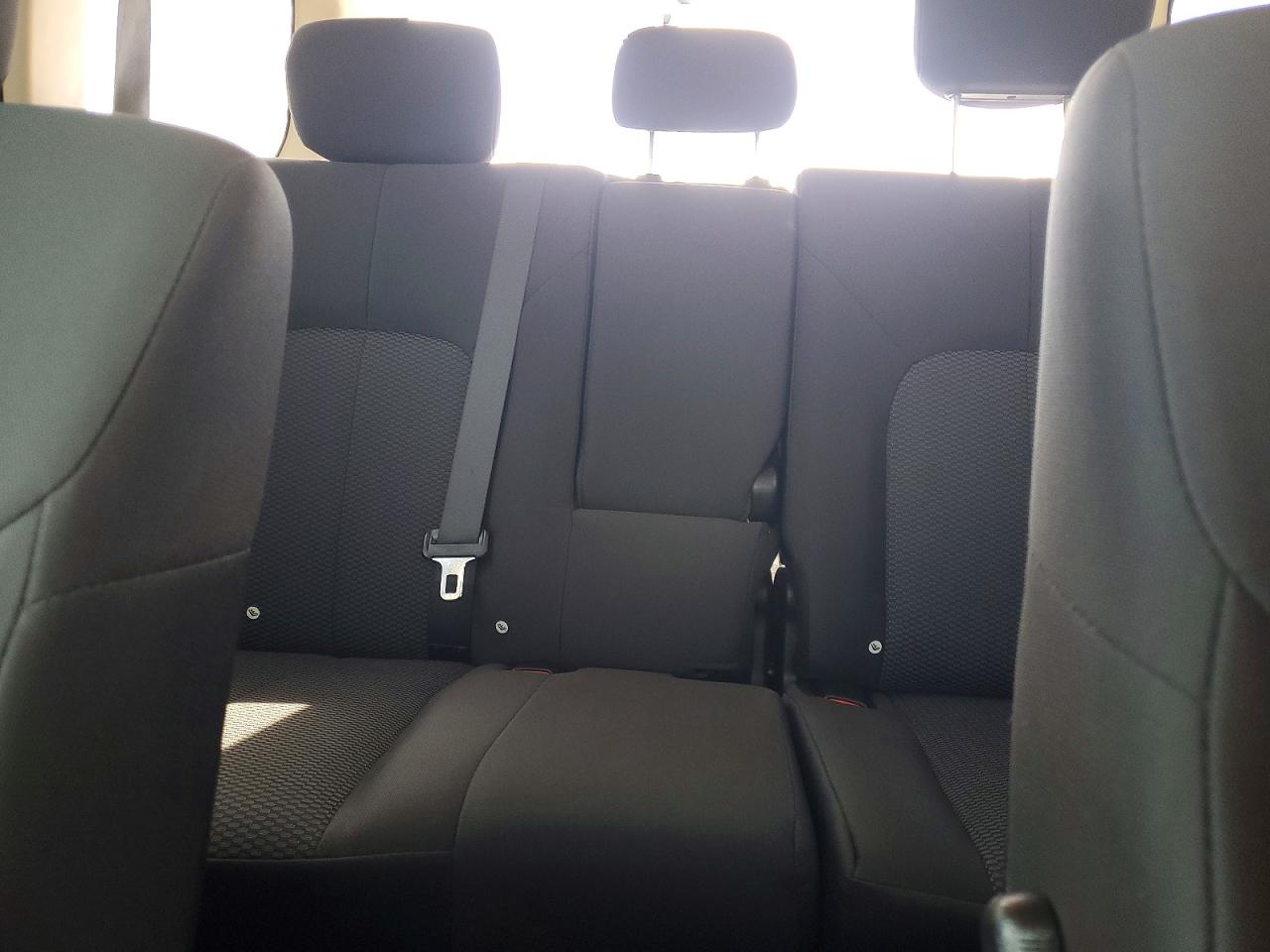 2011 Mitsubishi Endeavor Ls Silver vin: 4A4JM2AS3BE036834