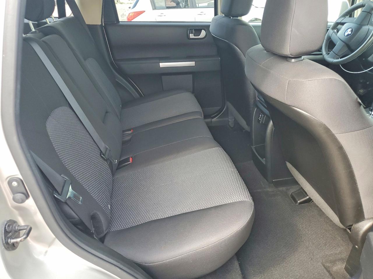 2011 Mitsubishi Endeavor Ls Silver vin: 4A4JM2AS3BE036834
