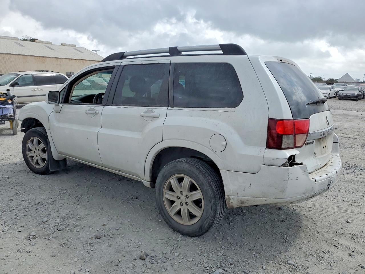 2010 Mitsubishi Endeavor Ls White vin: 4A4JM2AS7AE013250