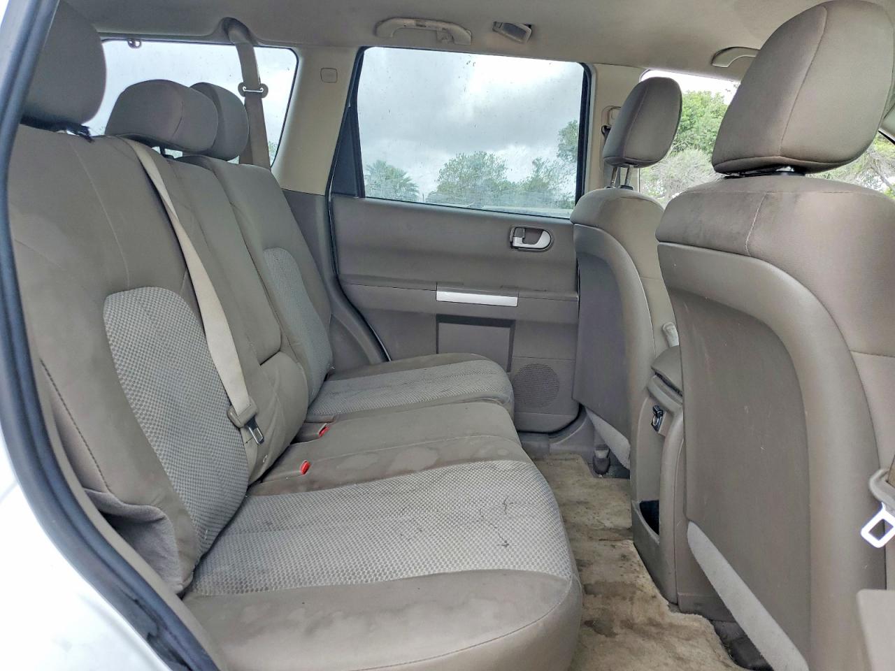2010 Mitsubishi Endeavor Ls White vin: 4A4JM2AS7AE013250