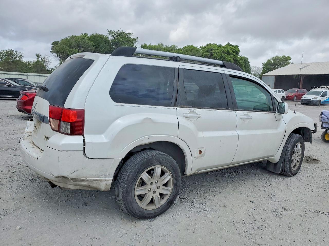 2010 Mitsubishi Endeavor Ls White vin: 4A4JM2AS7AE013250