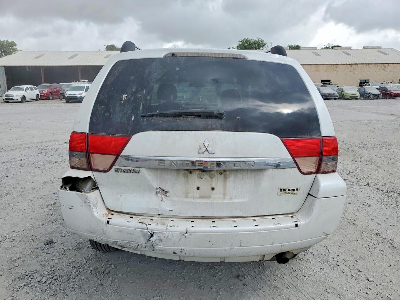 2010 Mitsubishi Endeavor Ls White vin: 4A4JM2AS7AE013250