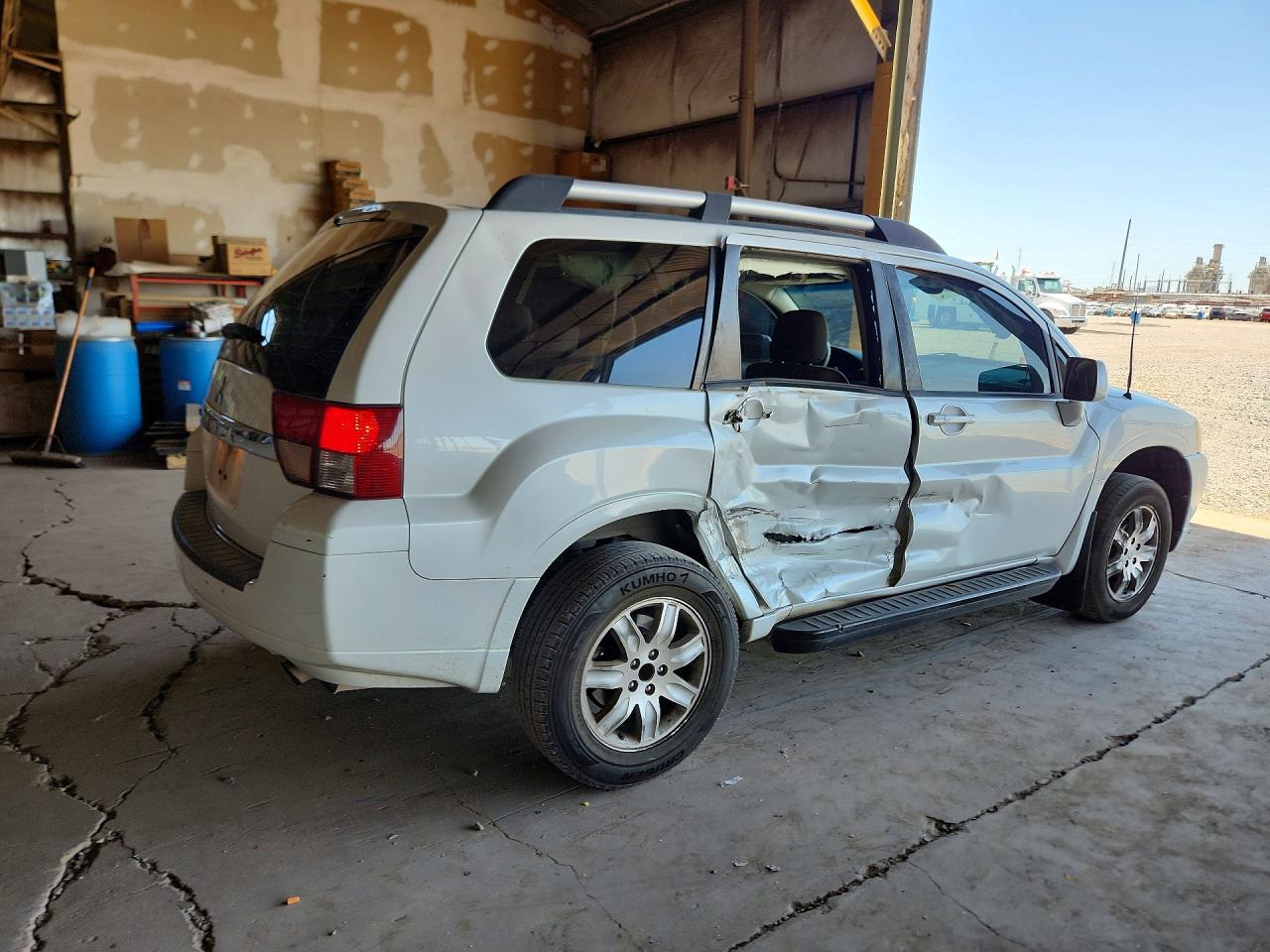 2011 Mitsubishi Endeavor Ls White vin: 4A4JM2ASXBE016225