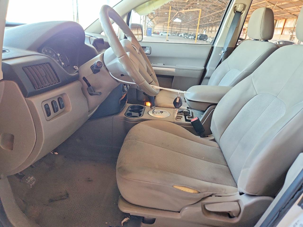 2011 Mitsubishi Endeavor Ls White vin: 4A4JM2ASXBE016225
