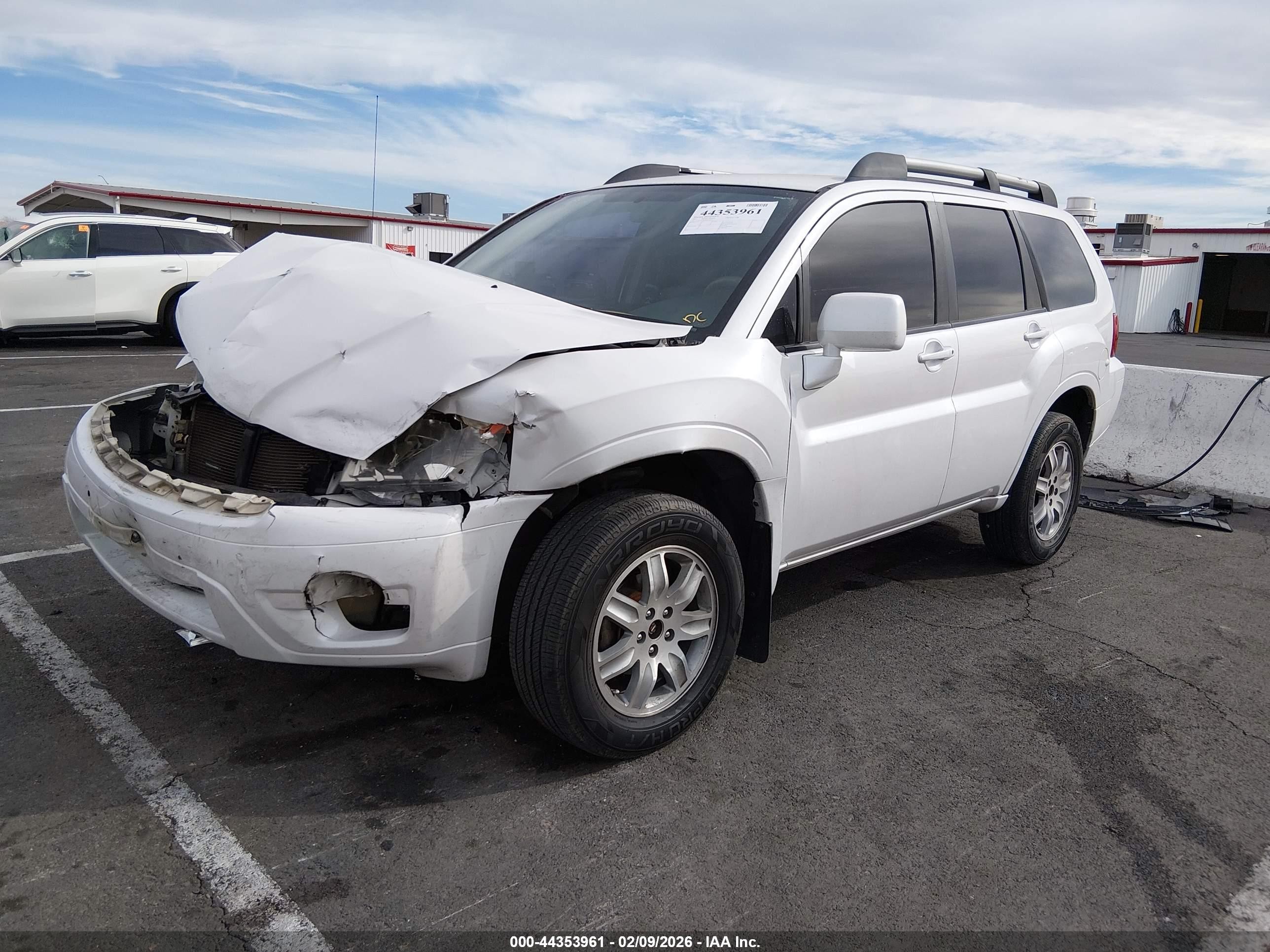 2011 Mitsubishi Endeavor Ls White vin: 4A4JM2ASXBE020453