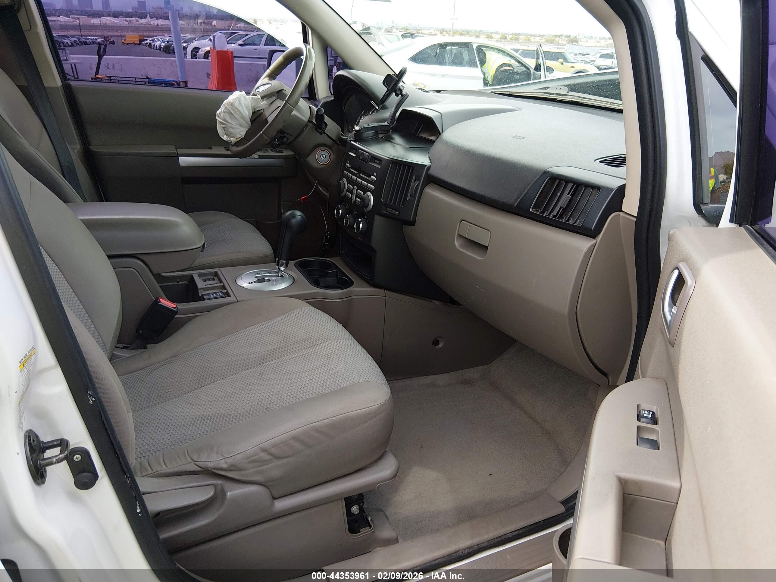 2011 Mitsubishi Endeavor Ls White vin: 4A4JM2ASXBE020453