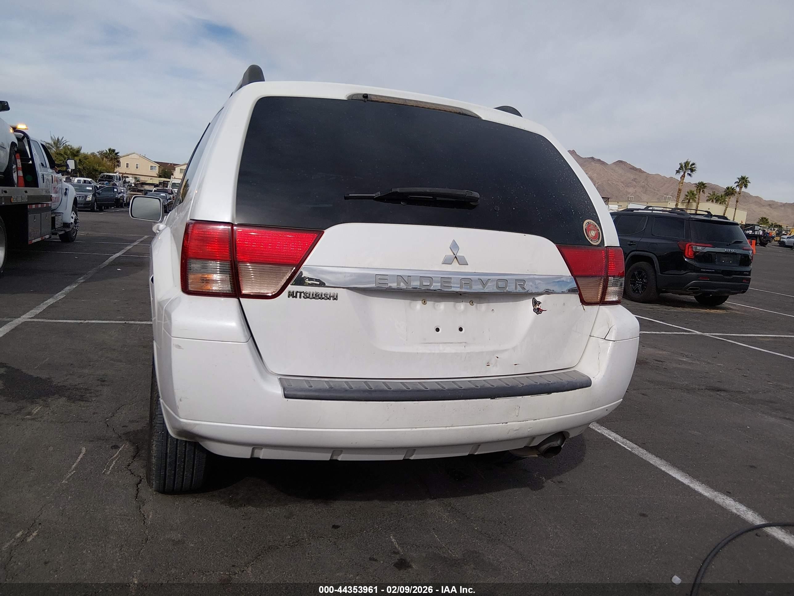 2011 Mitsubishi Endeavor Ls White vin: 4A4JM2ASXBE020453
