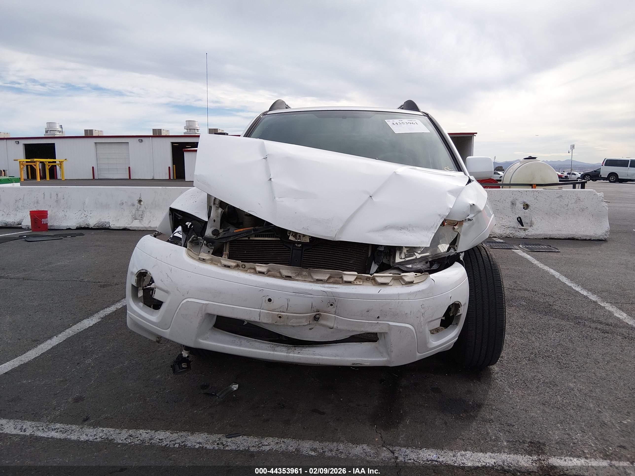 2011 Mitsubishi Endeavor Ls White vin: 4A4JM2ASXBE020453