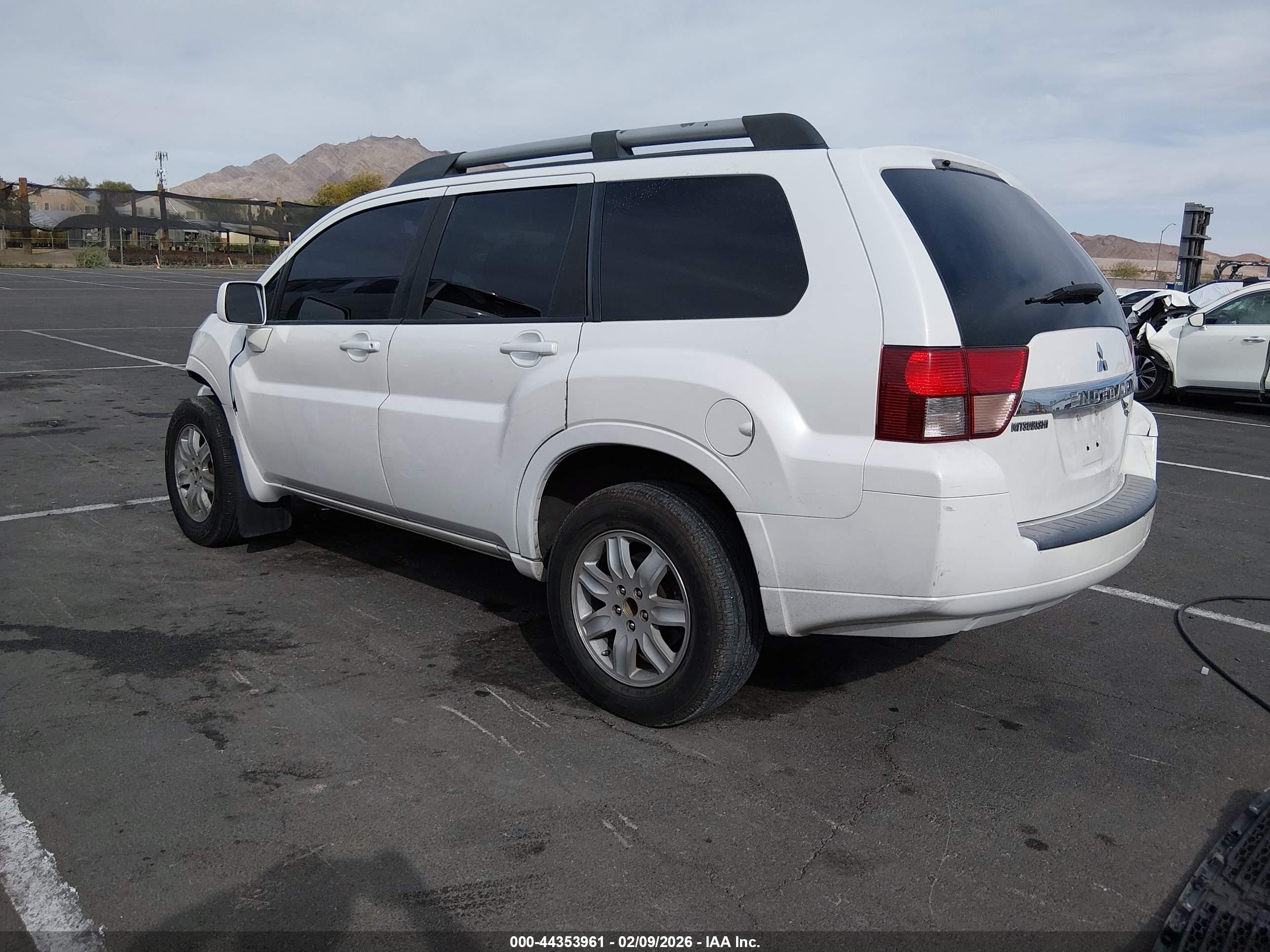 2011 Mitsubishi Endeavor Ls White vin: 4A4JM2ASXBE020453