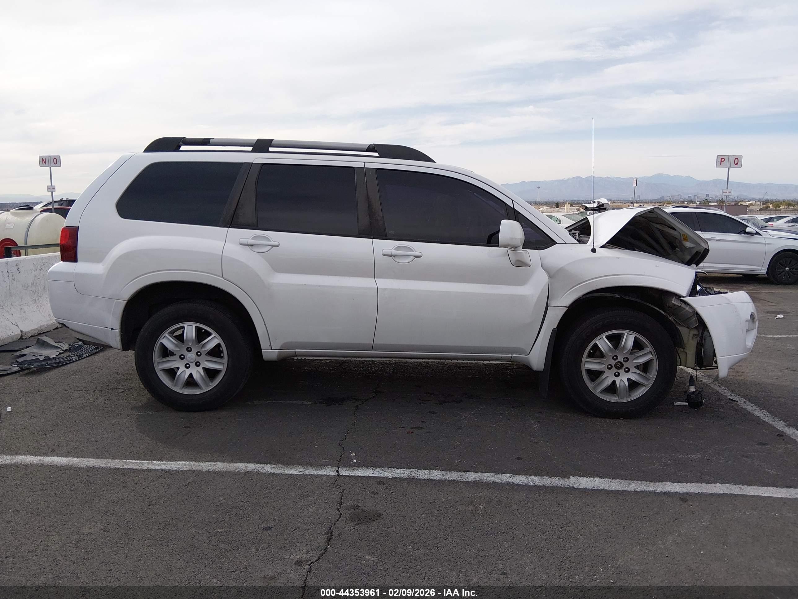 2011 Mitsubishi Endeavor Ls White vin: 4A4JM2ASXBE020453