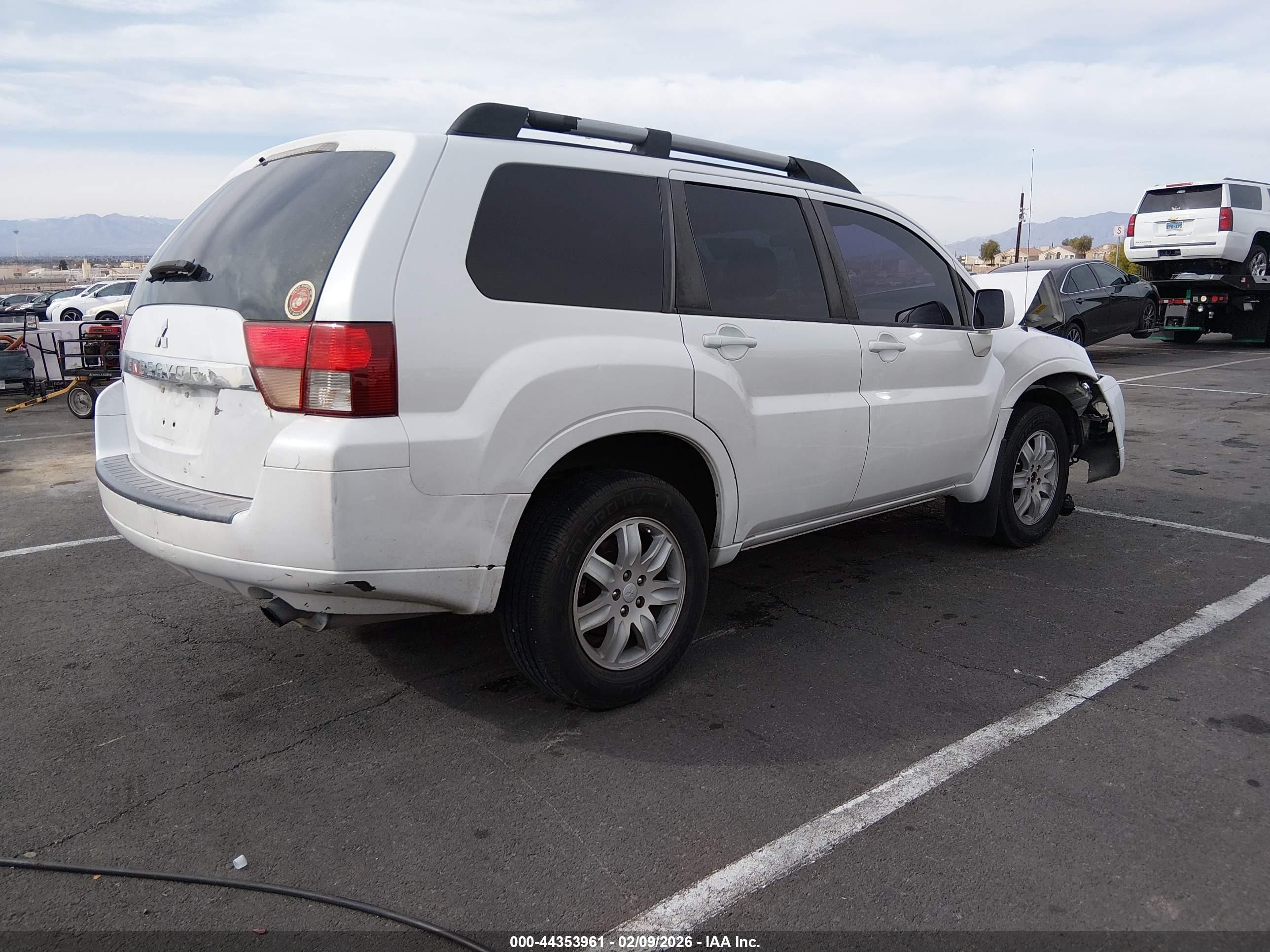 2011 Mitsubishi Endeavor Ls White vin: 4A4JM2ASXBE020453