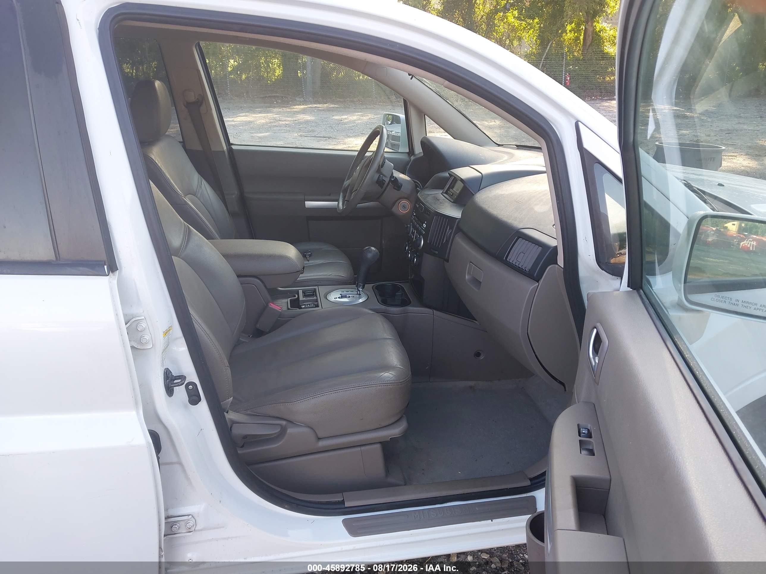2010 Mitsubishi Endeavor Se White vin: 4A4JM3AS2AE011959