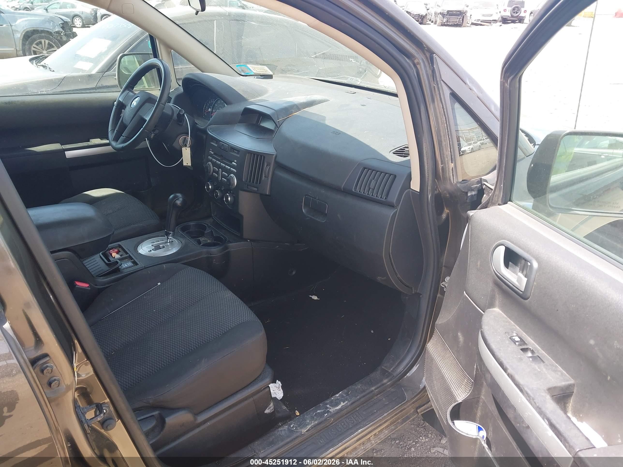 2011 Mitsubishi Endeavor   Серый vin: 4A4JN2AS1BE032617