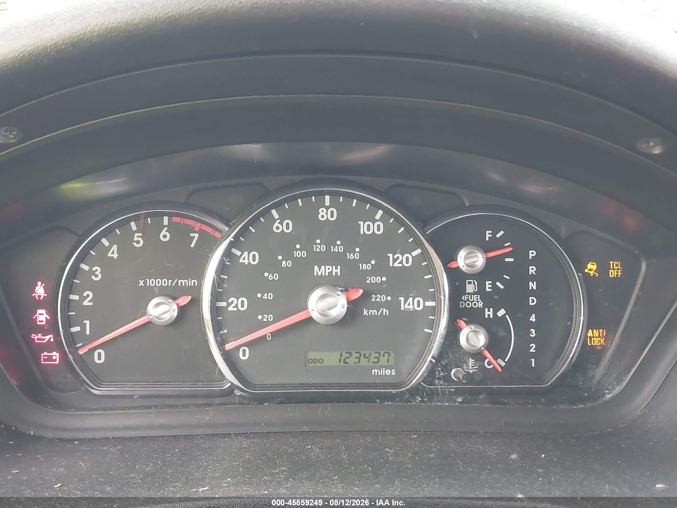 2011 Mitsubishi Endeavor   Silver vin: 4A4JN2AS3BE024888