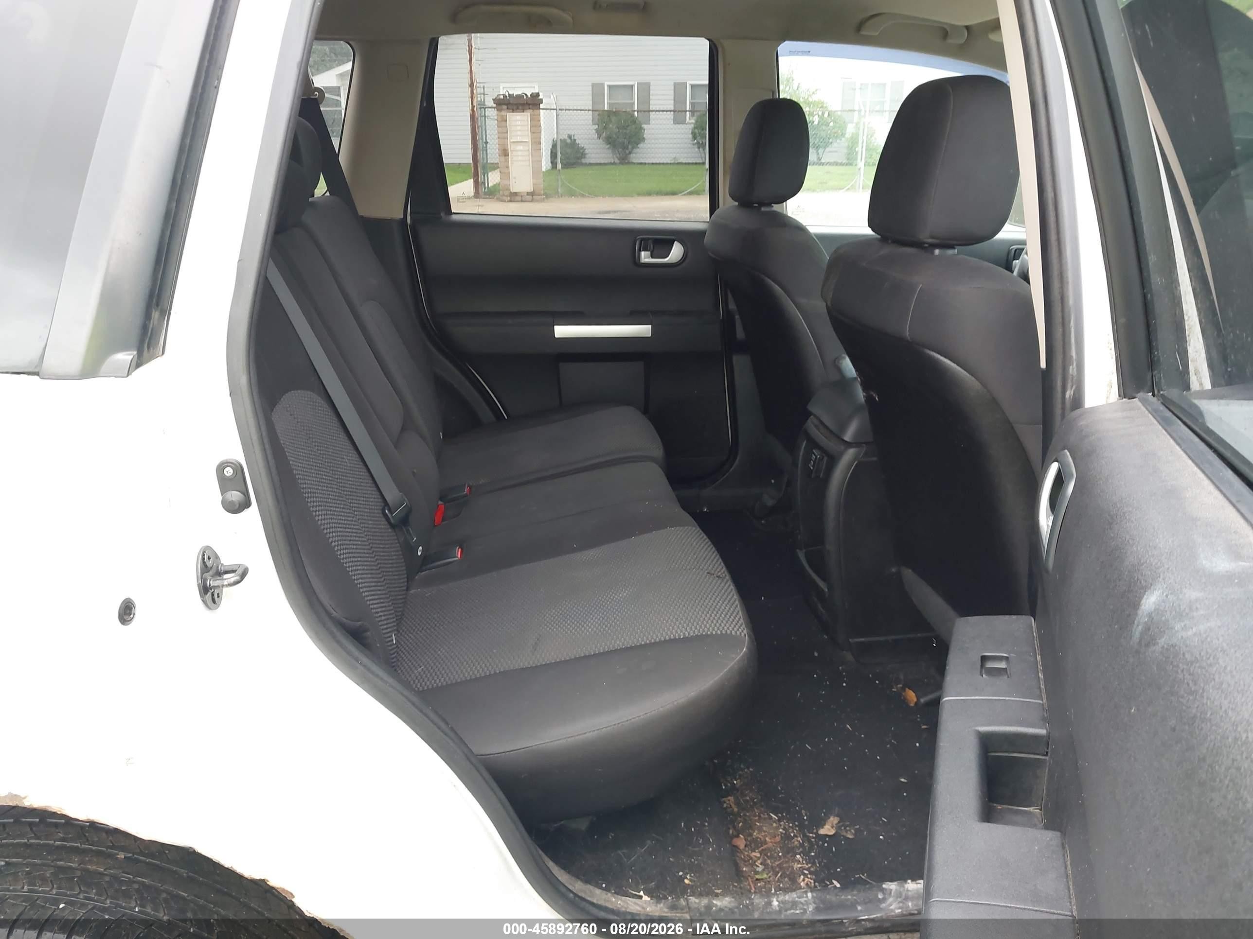 2011 Mitsubishi Endeavor   White vin: 4A4JN2AS3BE025488