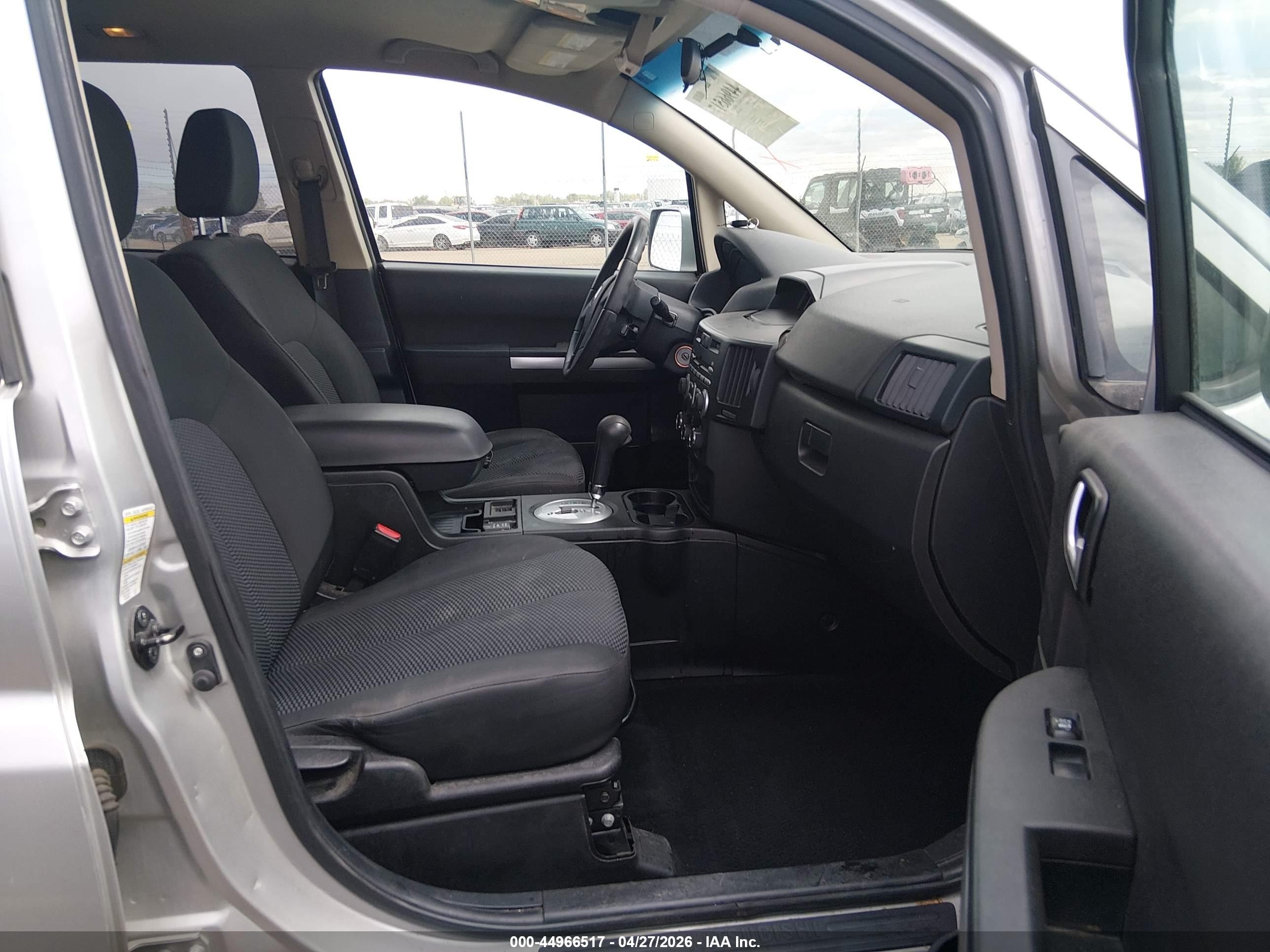 2011 Mitsubishi Endeavor   Silver vin: 4A4JN2AS4BE031574