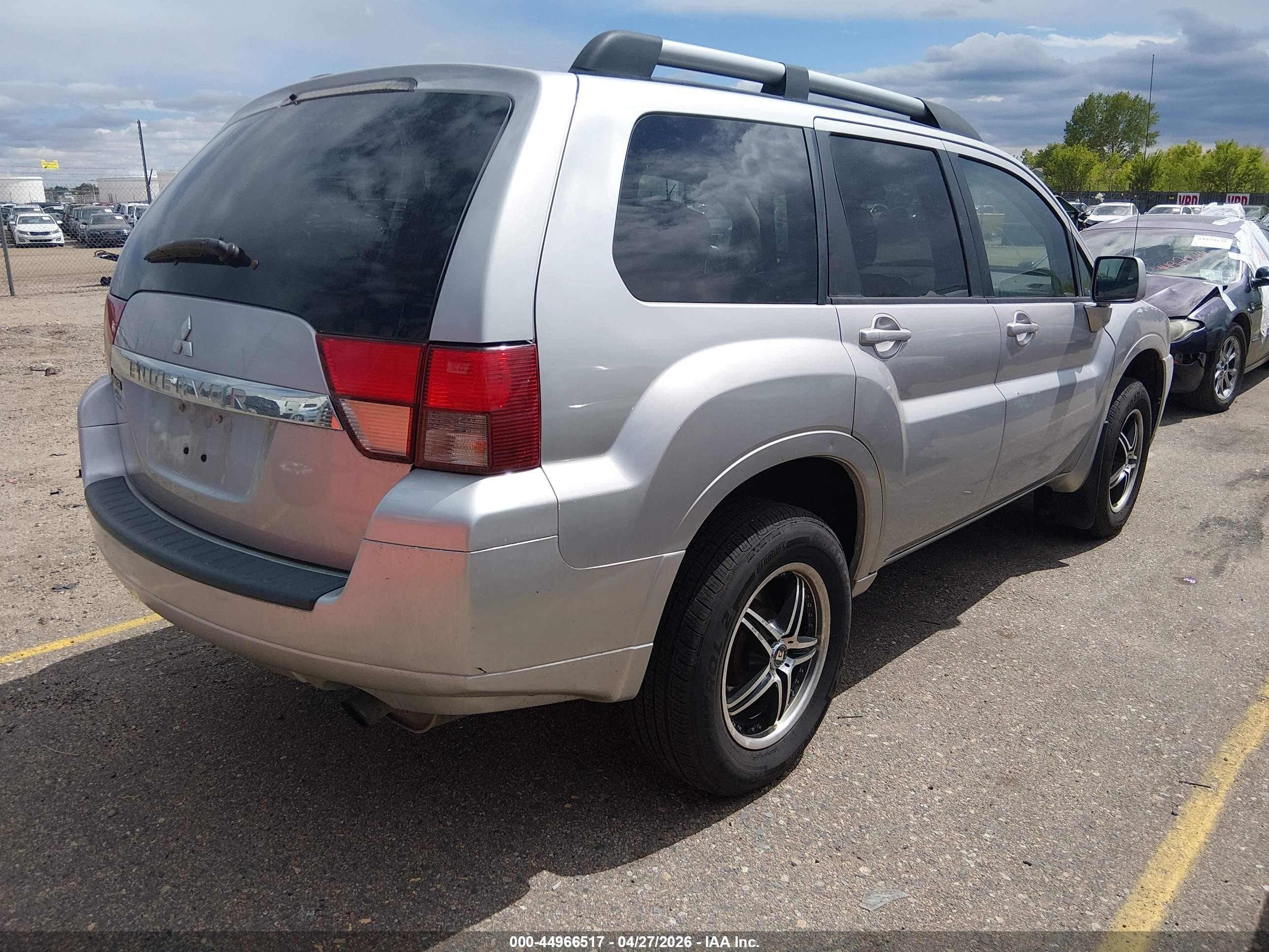2011 Mitsubishi Endeavor   Silver vin: 4A4JN2AS4BE031574