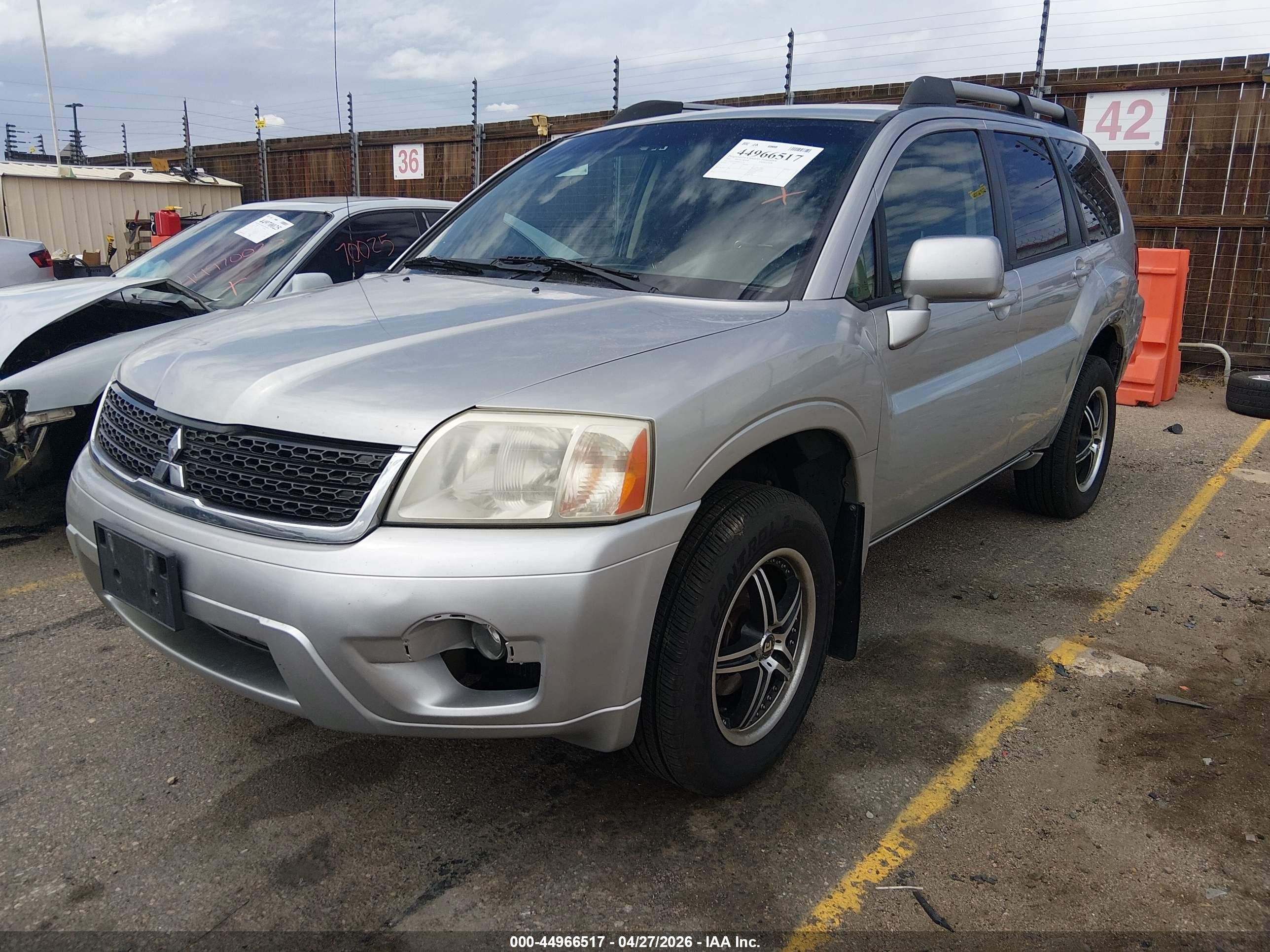 2011 Mitsubishi Endeavor   Silver vin: 4A4JN2AS4BE031574