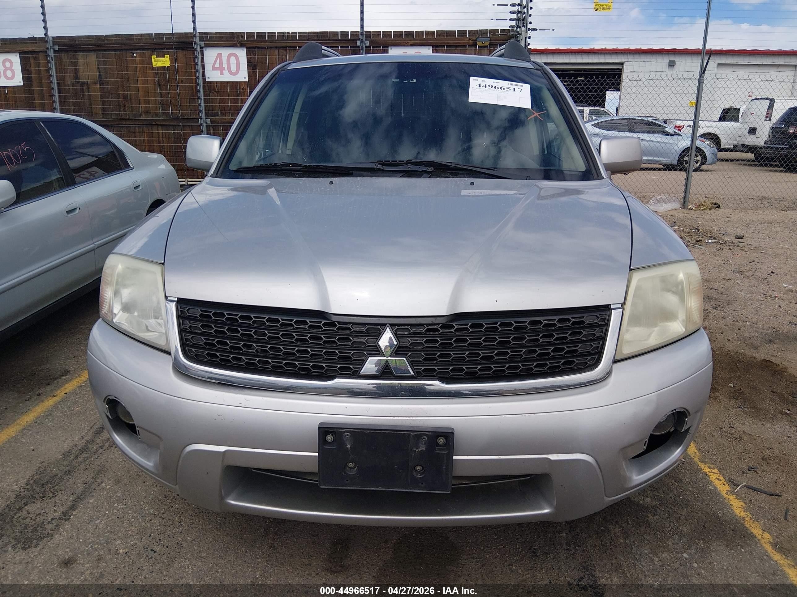 2011 Mitsubishi Endeavor   Silver vin: 4A4JN2AS4BE031574