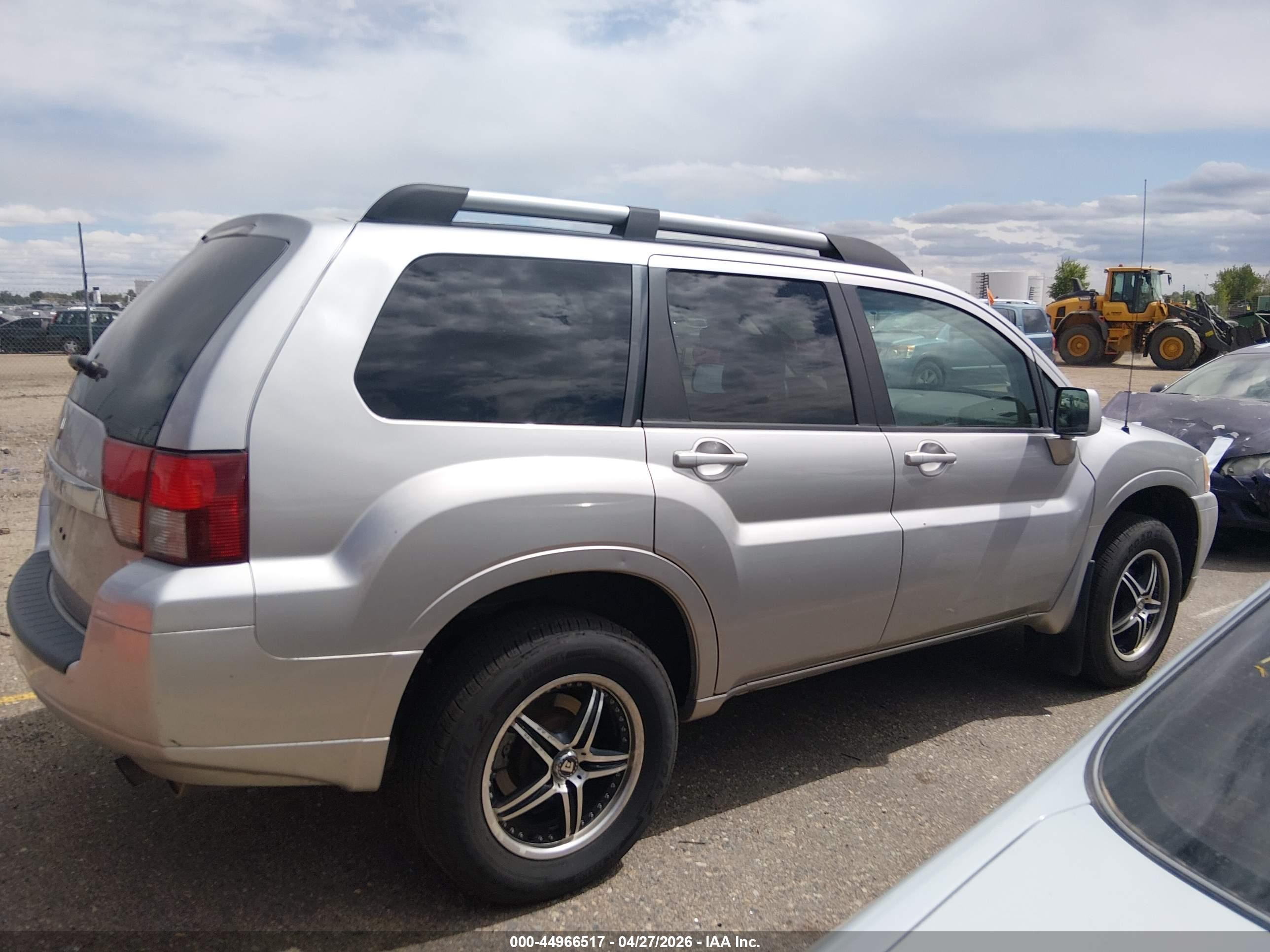 2011 Mitsubishi Endeavor   Silver vin: 4A4JN2AS4BE031574