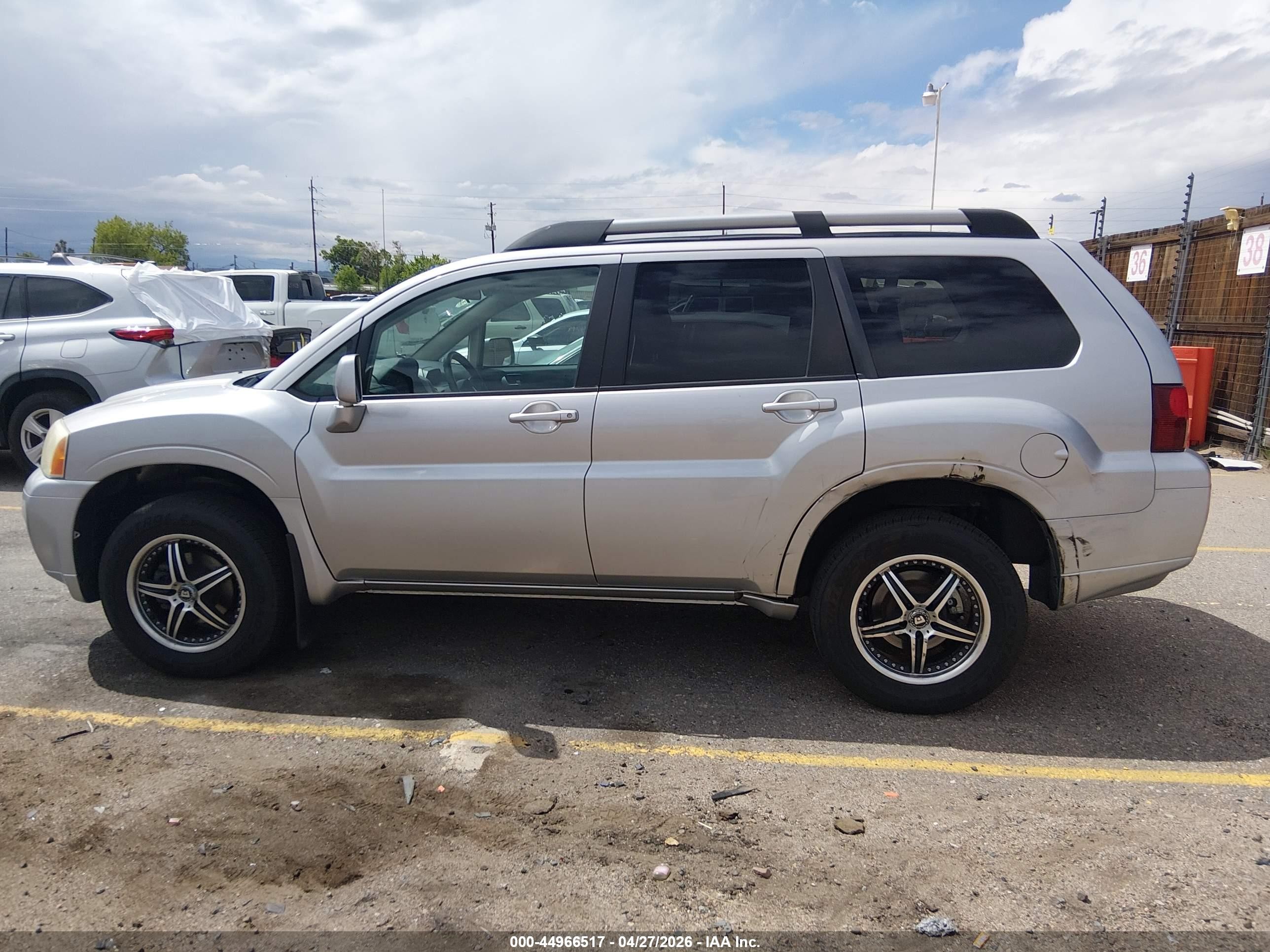 2011 Mitsubishi Endeavor   Silver vin: 4A4JN2AS4BE031574