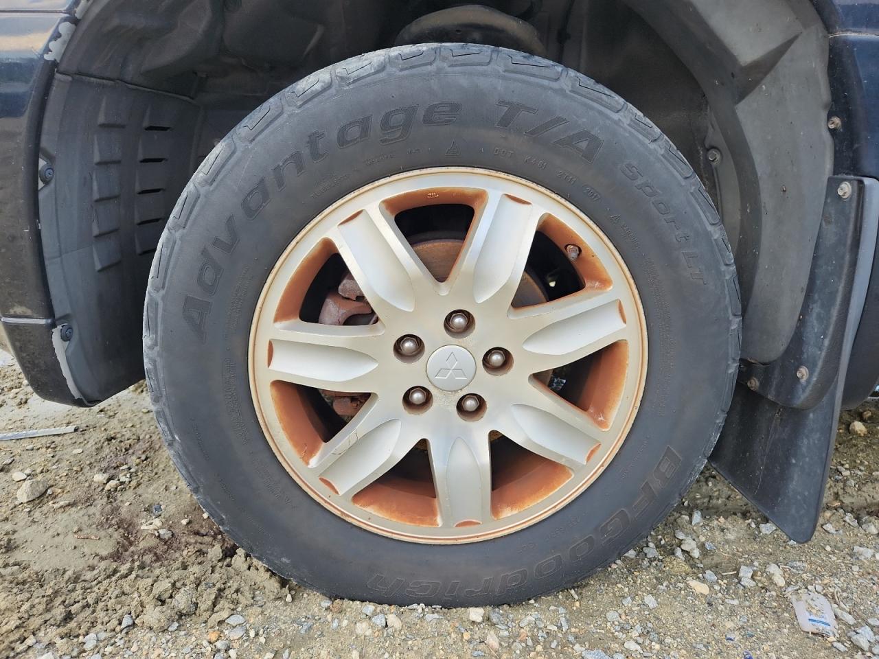 2011 Mitsubishi Endeavor Ls Черный vin: 4A4JN2AS4BE033163 Damage: Left Front Tire, Worn, Replacement Required