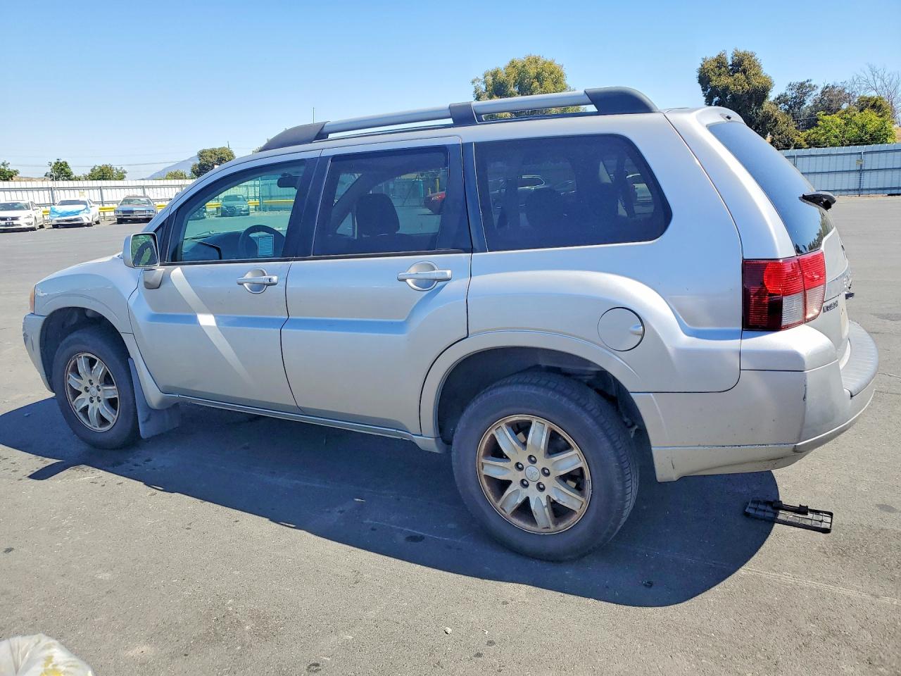 2011 Mitsubishi Endeavor Silver vin: 4A4JN2AS5BE031521