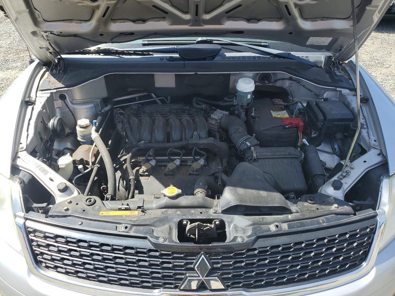 2011 Mitsubishi Endeavor Ls Silver vin: 4A4JN2AS7BE027082