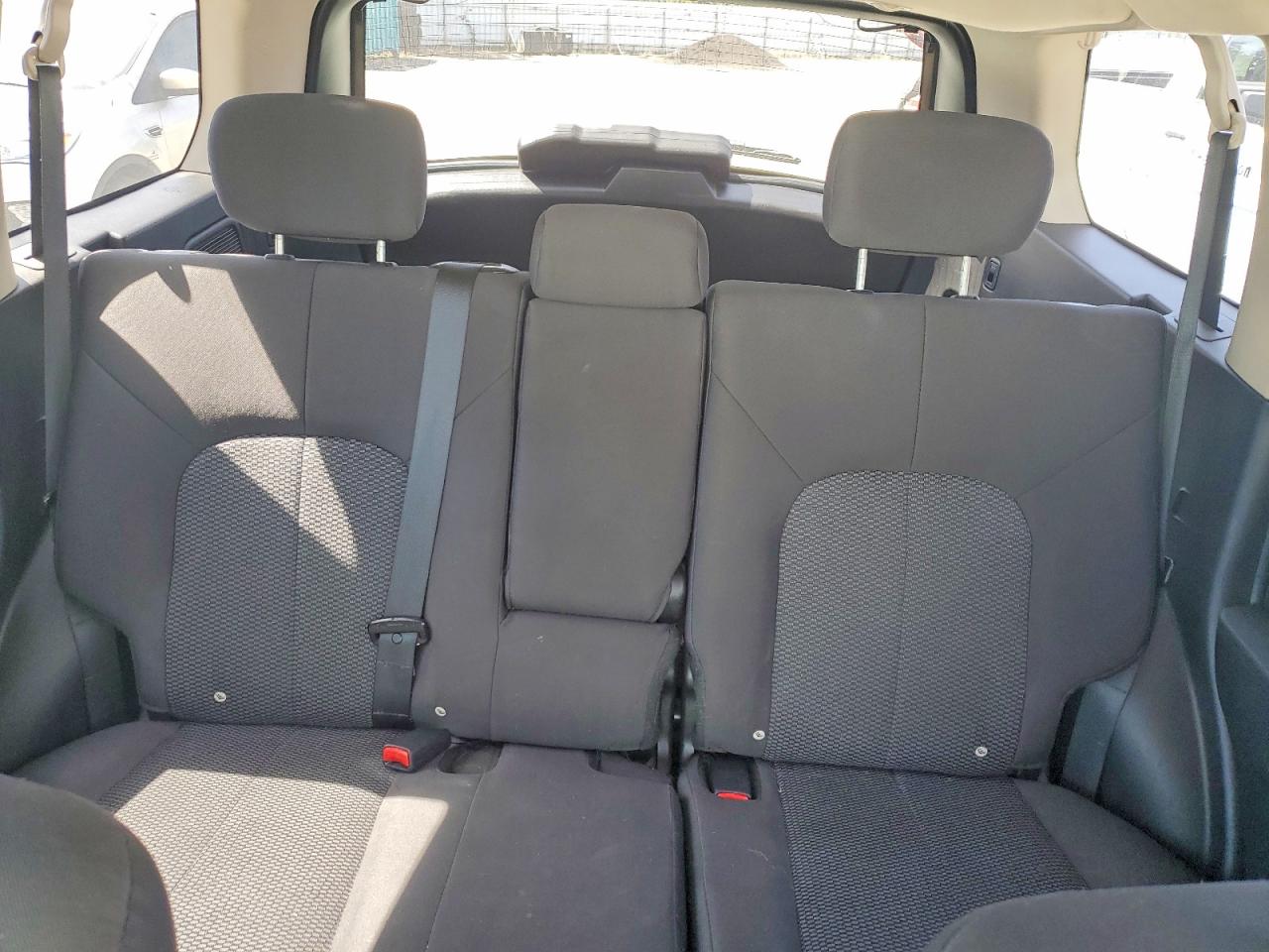 2011 Mitsubishi Endeavor Ls Silver vin: 4A4JN2AS7BE027082
