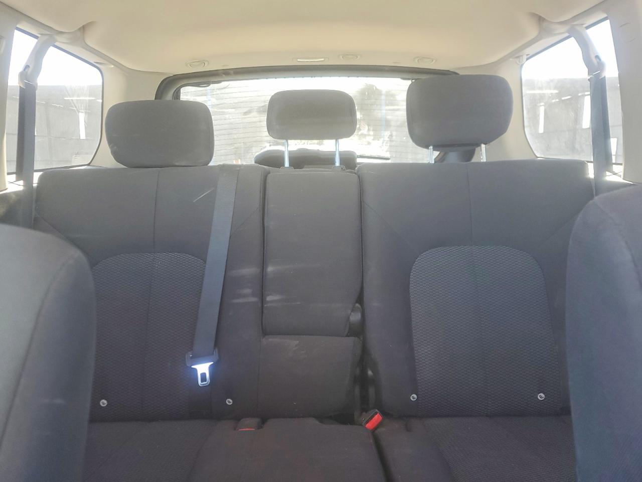 2011 Mitsubishi Endeavor Ls White vin: 4A4JN2AS7BE031004