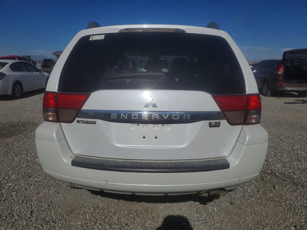 2011 Mitsubishi Endeavor Ls White vin: 4A4JN2AS7BE031004