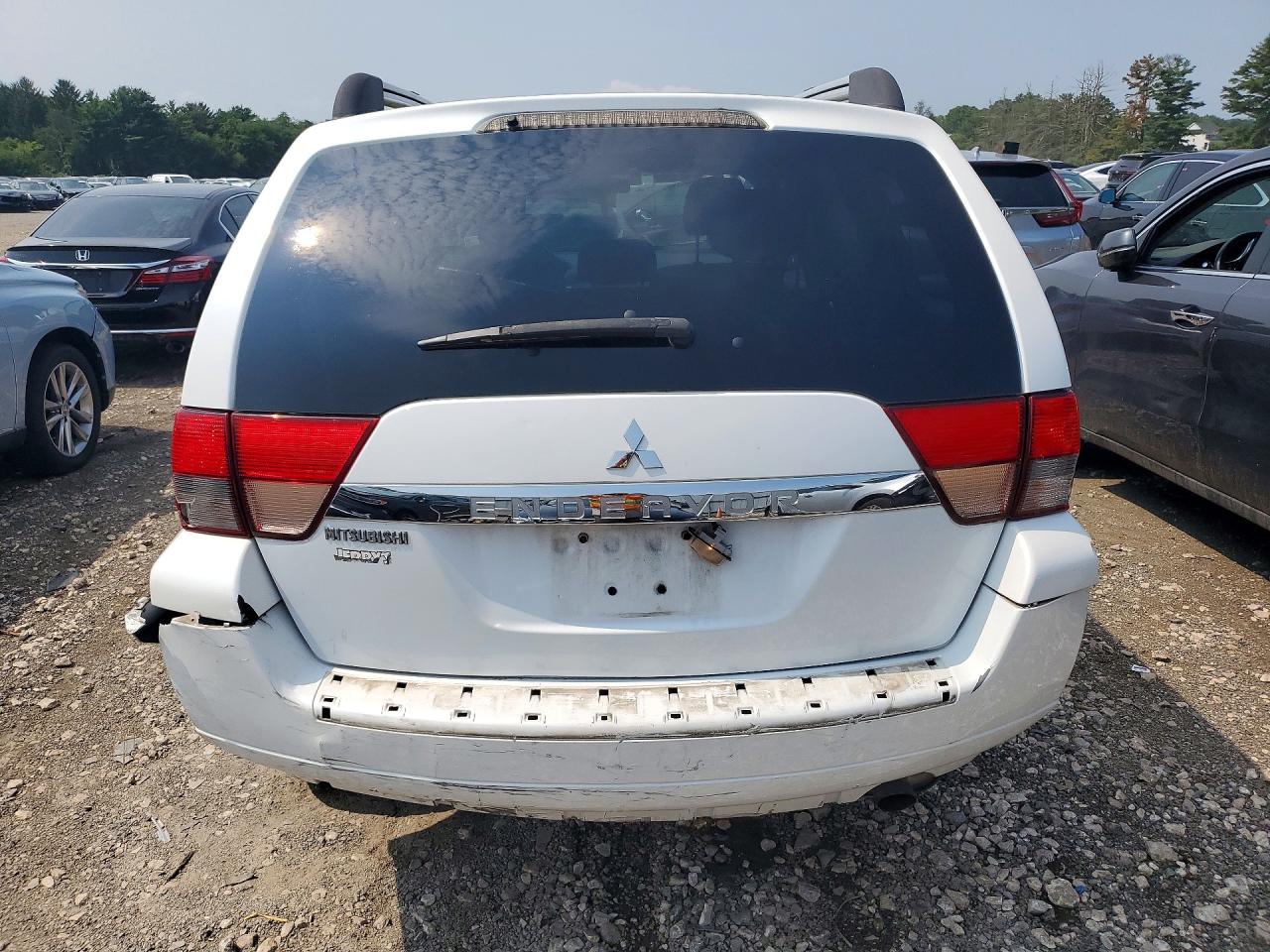 2011 Mitsubishi Endeavor Ls White vin: 4A4JN2AS7BE036610