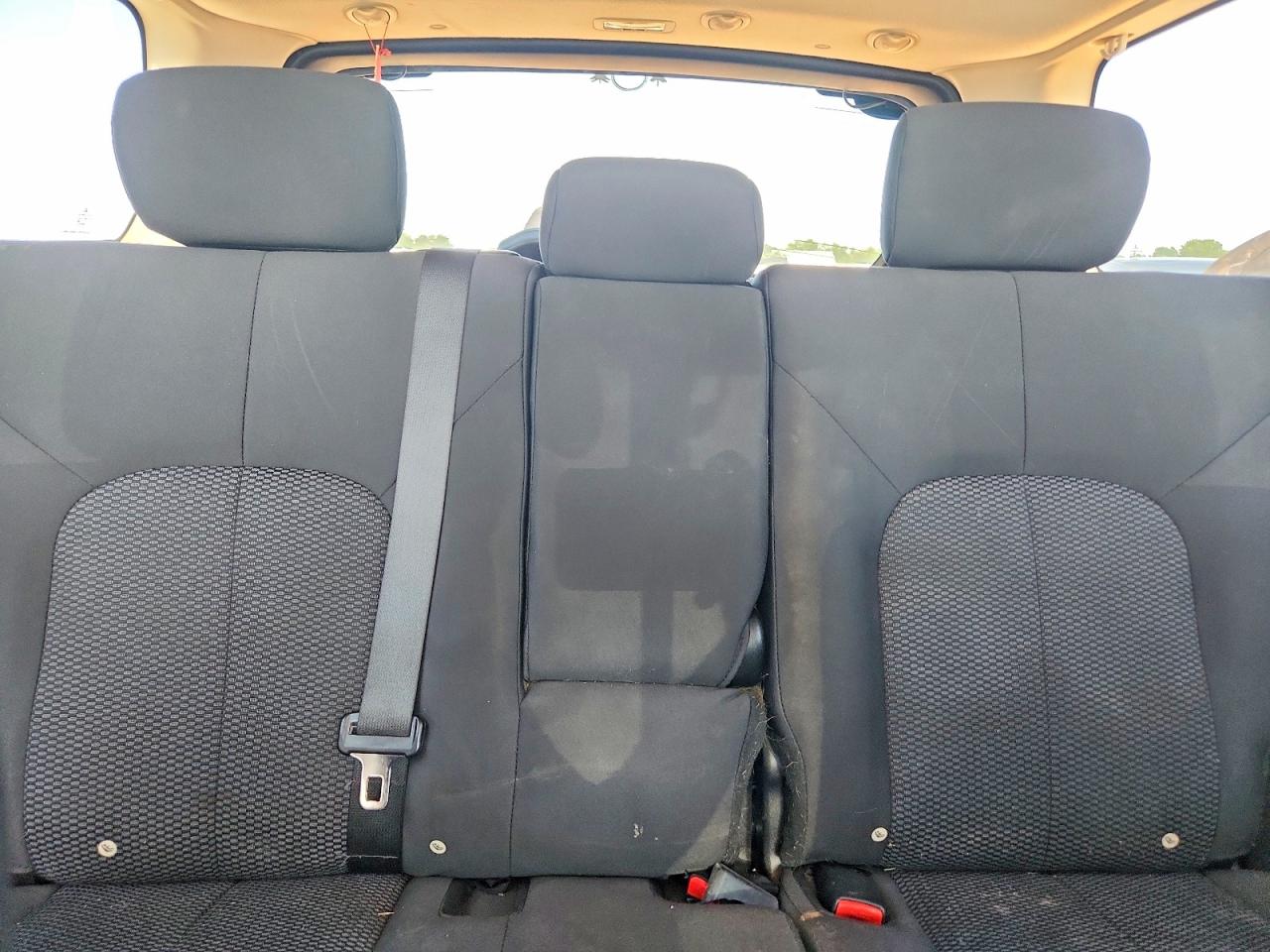 2011 Mitsubishi Endeavor Ls White vin: 4A4JN2ASXBE034530