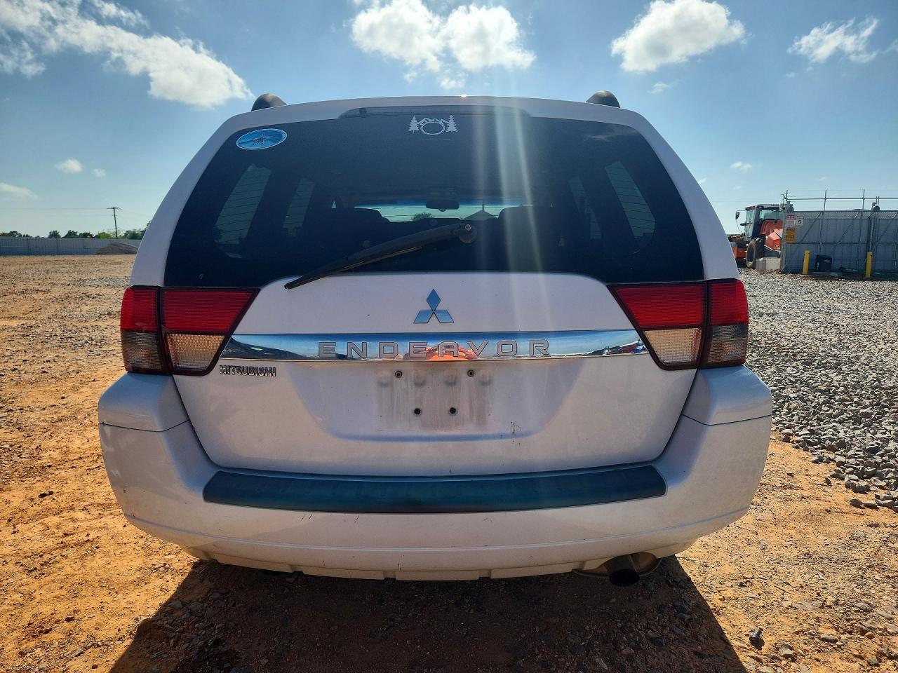 2011 Mitsubishi Endeavor Ls White vin: 4A4JN2ASXBE034530