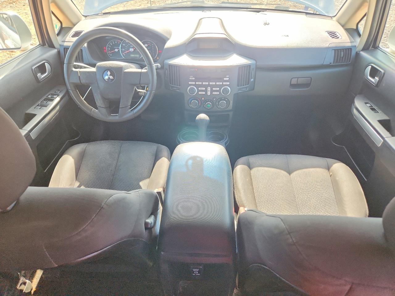 2011 Mitsubishi Endeavor Ls White vin: 4A4JN2ASXBE034530