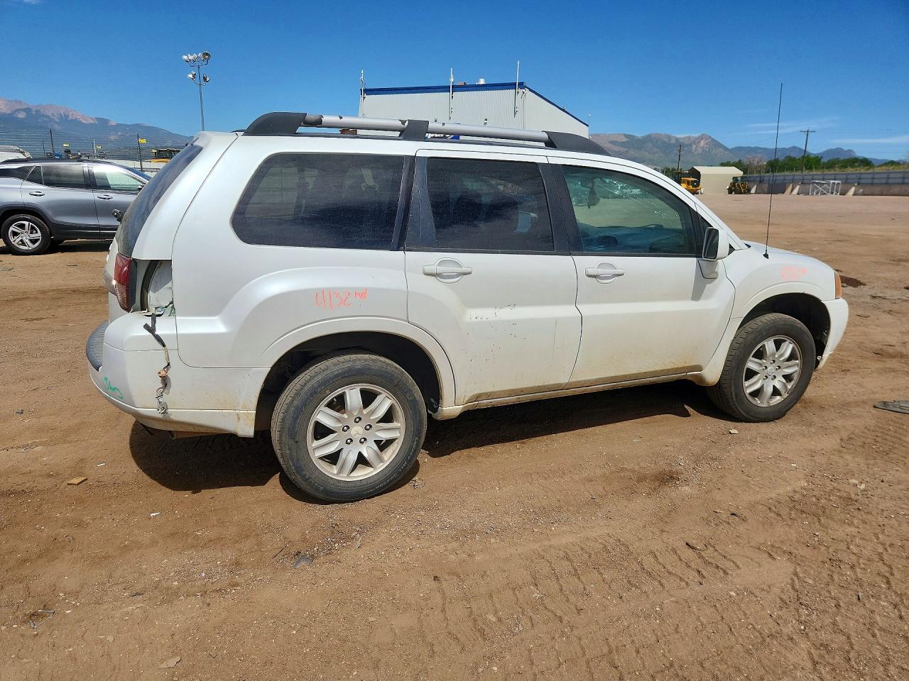 2011 Mitsubishi Endeavor Ls White vin: 4A4JN2ASXBE035998