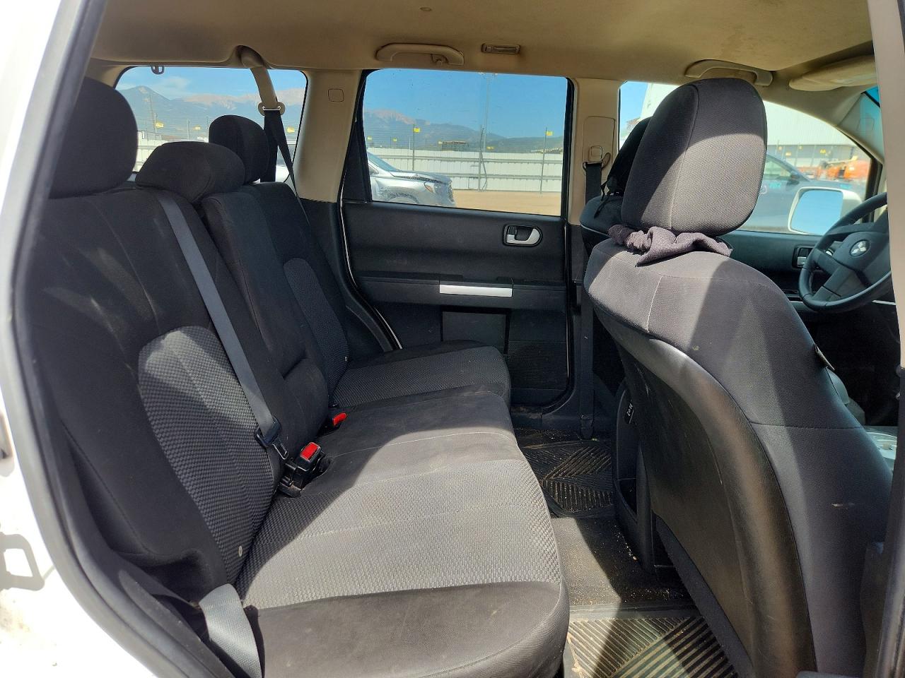2011 Mitsubishi Endeavor Ls White vin: 4A4JN2ASXBE035998