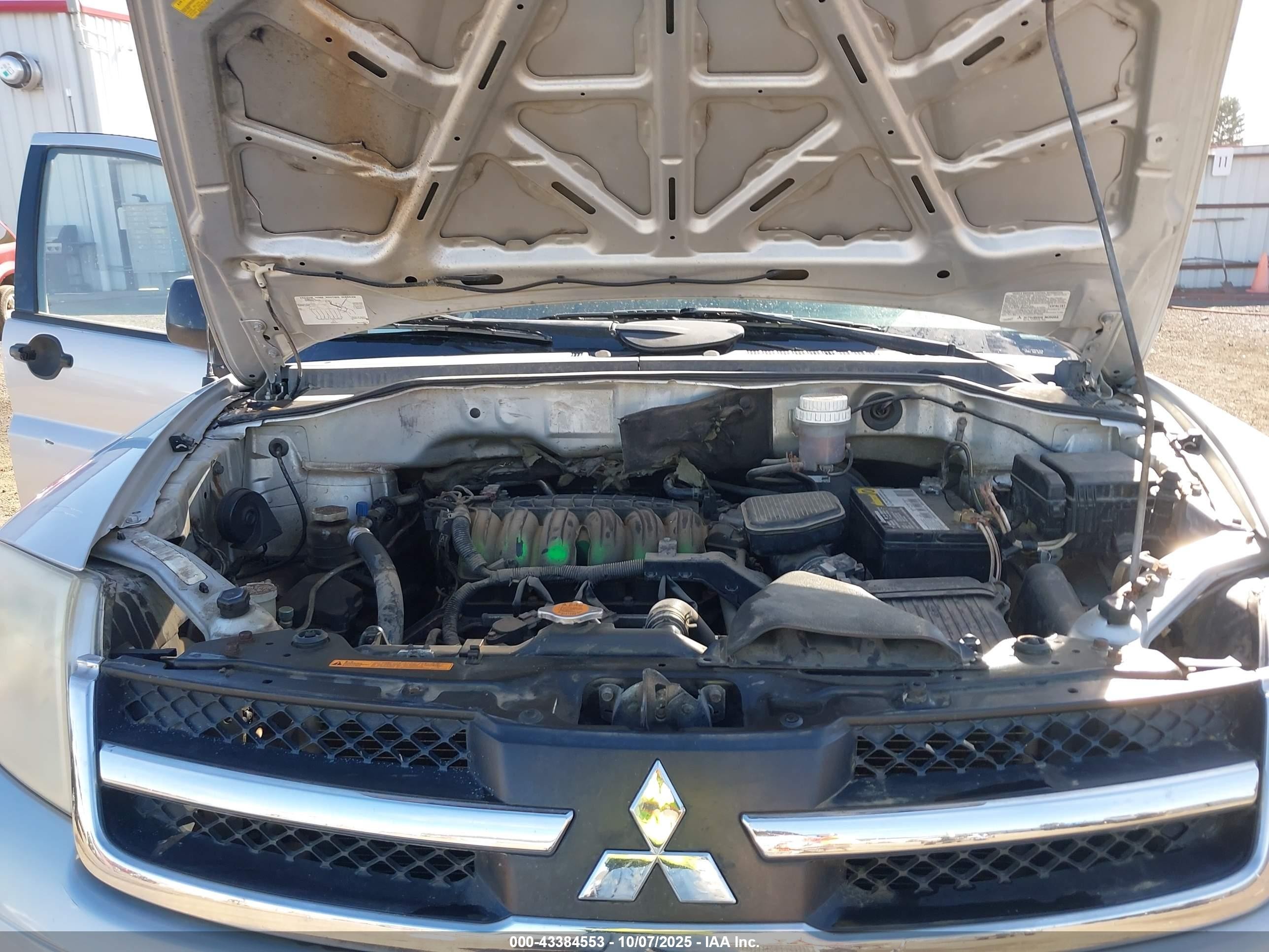 2007 Mitsubishi Endeavor Ls Silver vin: 4A4MM21S27E062409