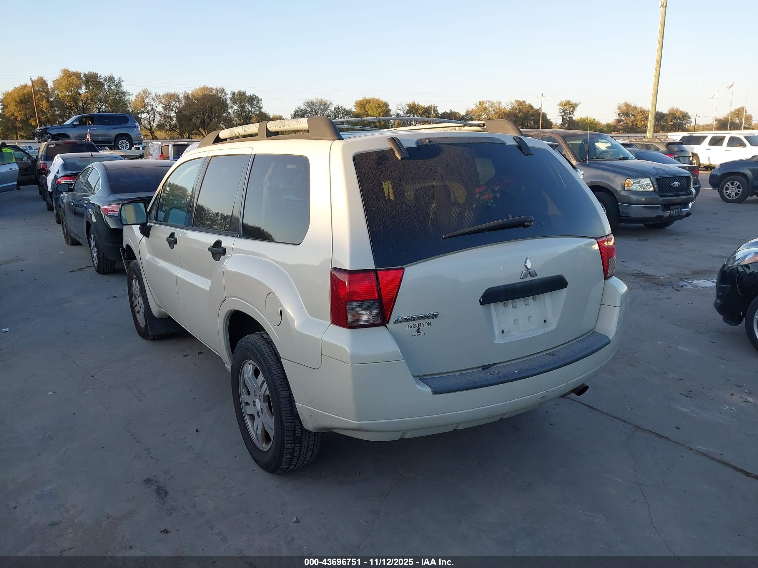 2007 Mitsubishi Endeavor Ls White vin: 4A4MM21S77E046318
