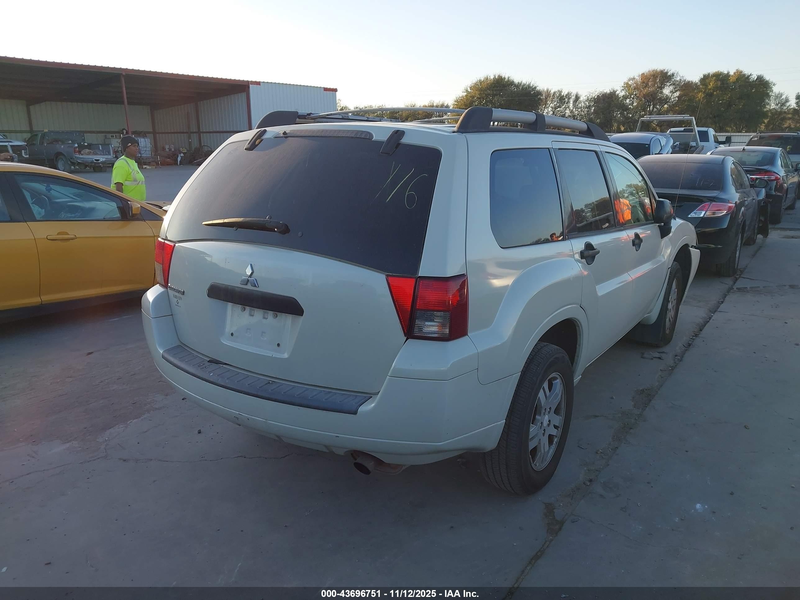 2007 Mitsubishi Endeavor Ls White vin: 4A4MM21S77E046318