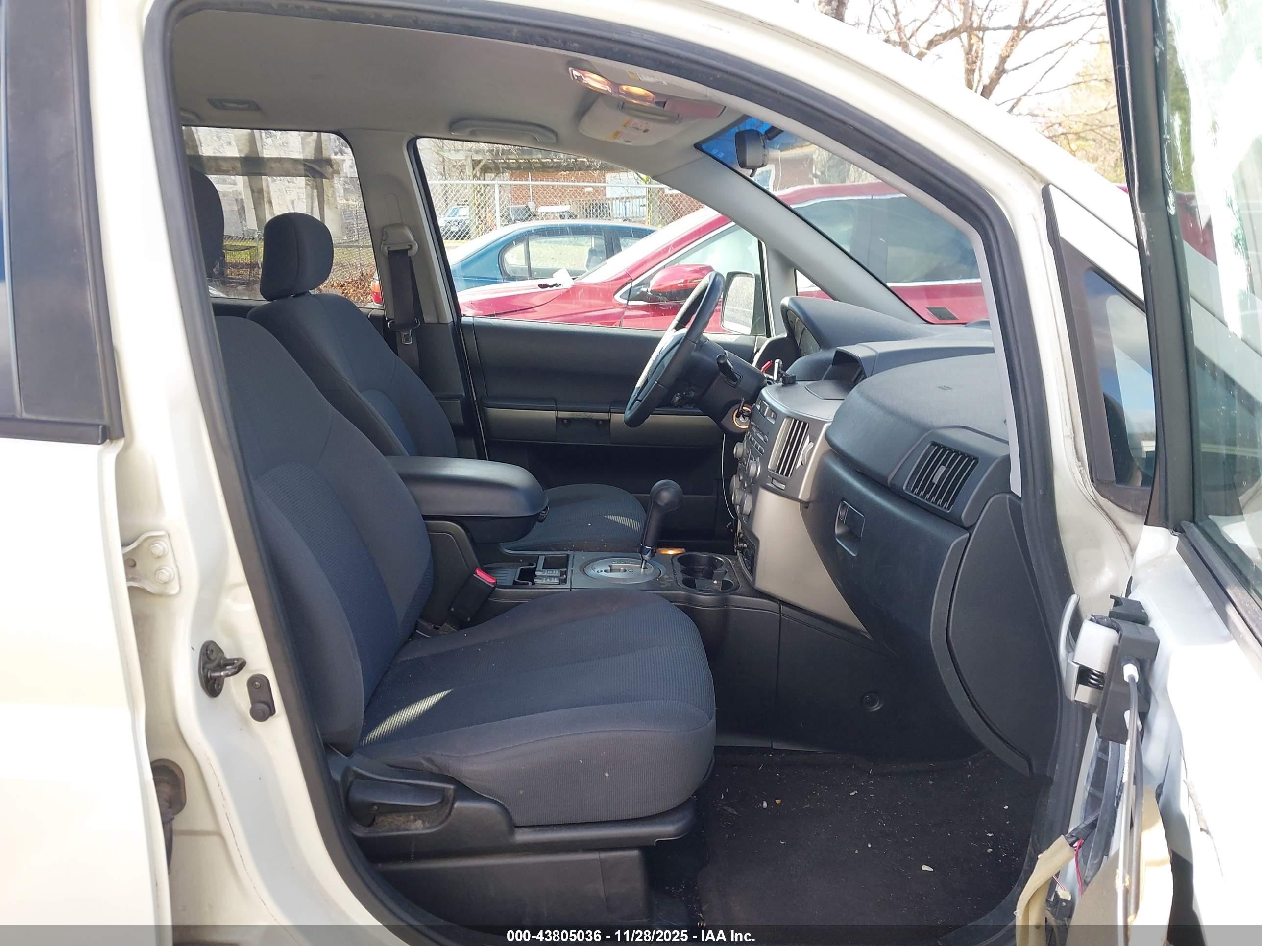 2004 Mitsubishi Endeavor Ls White vin: 4A4MM21S84E119613