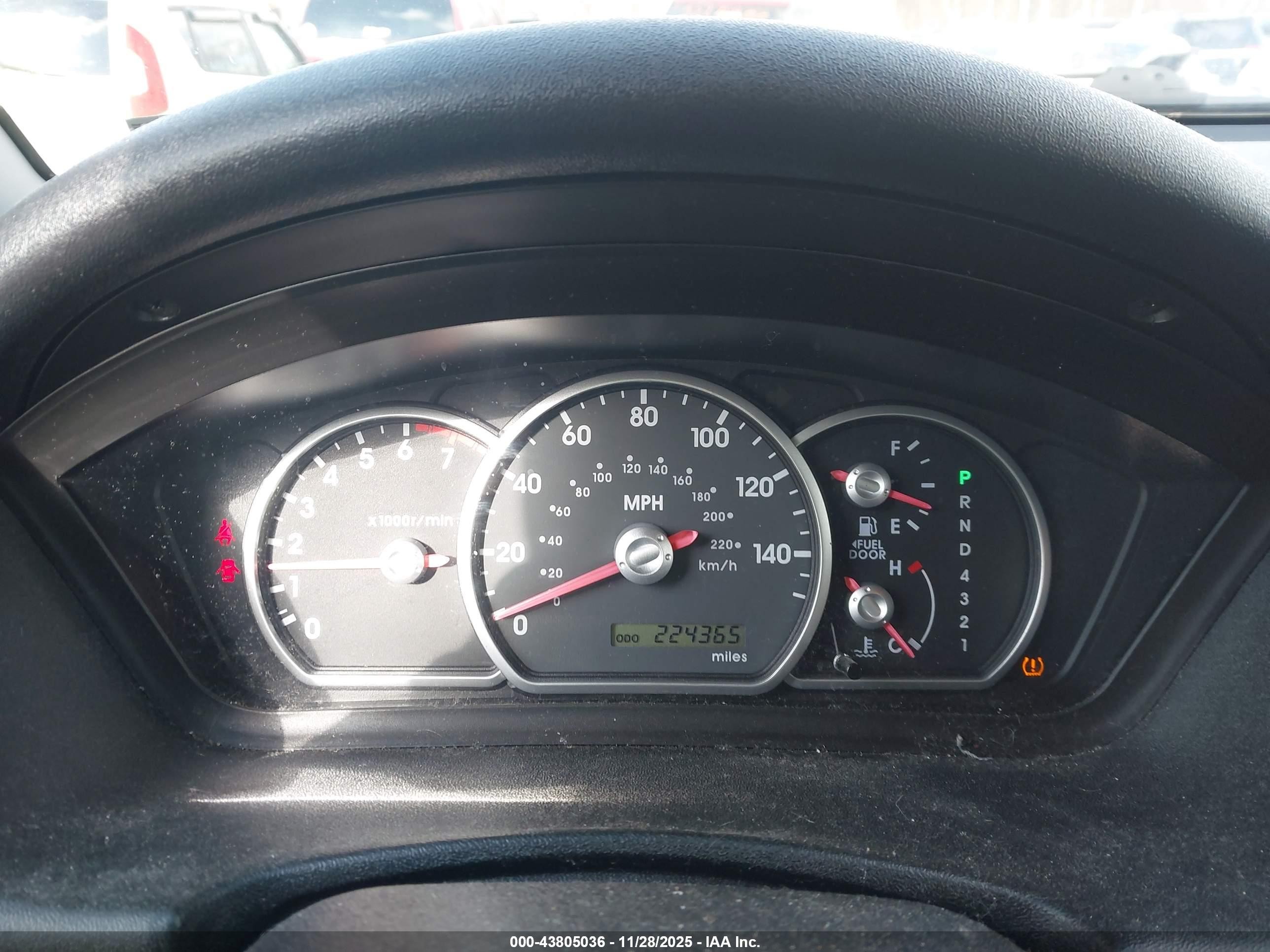 2004 Mitsubishi Endeavor Ls White vin: 4A4MM21S84E119613