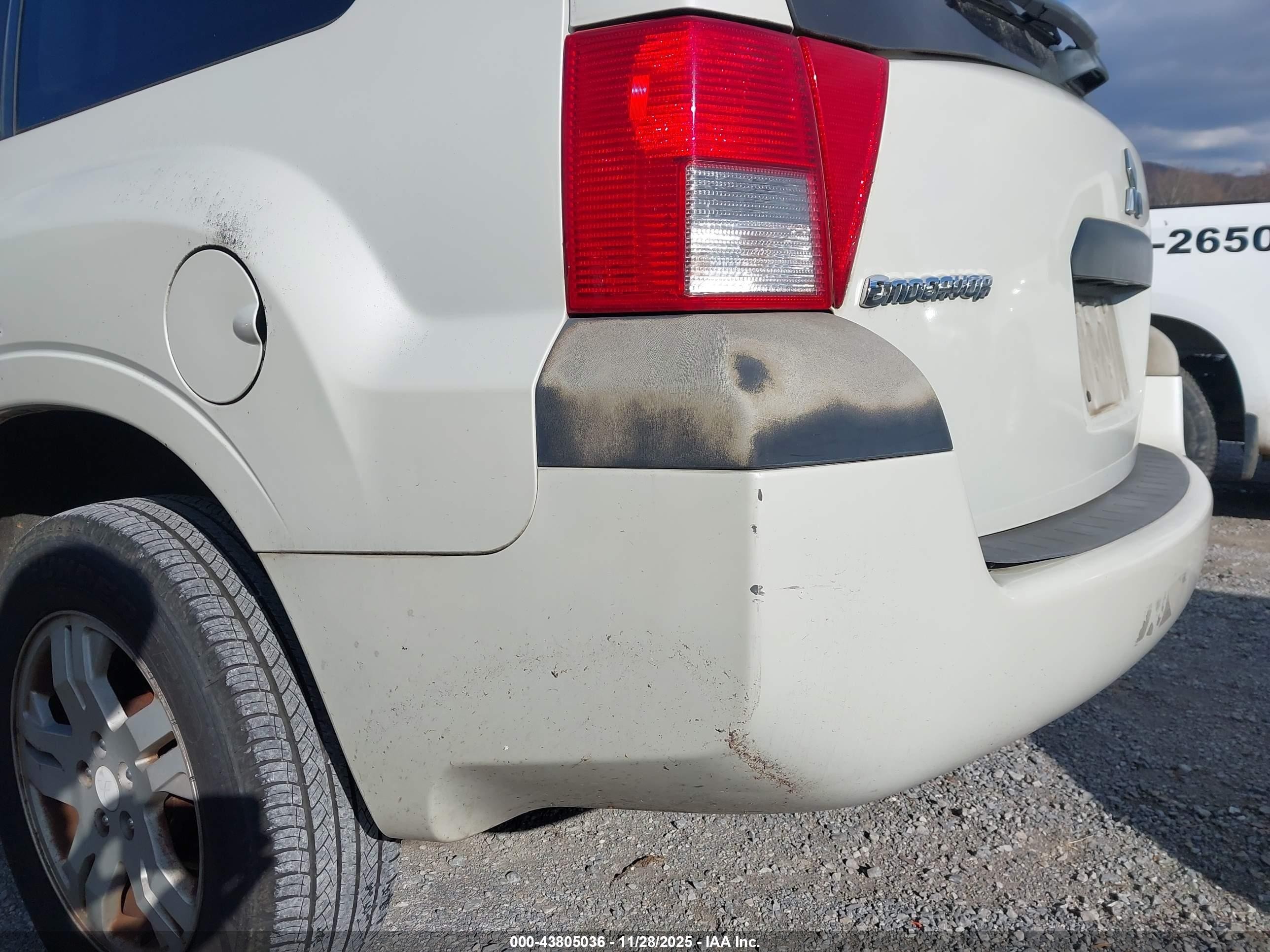 2004 Mitsubishi Endeavor Ls White vin: 4A4MM21S84E119613