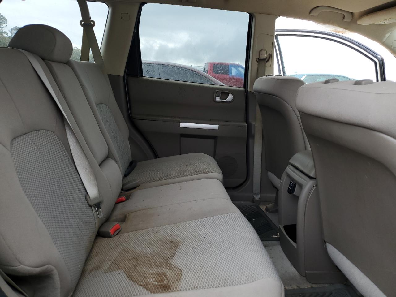 2007 Mitsubishi Endeavor Ls White vin: 4A4MM21S87E033206 Damage: Right Rear Seat, Stained, Permanent